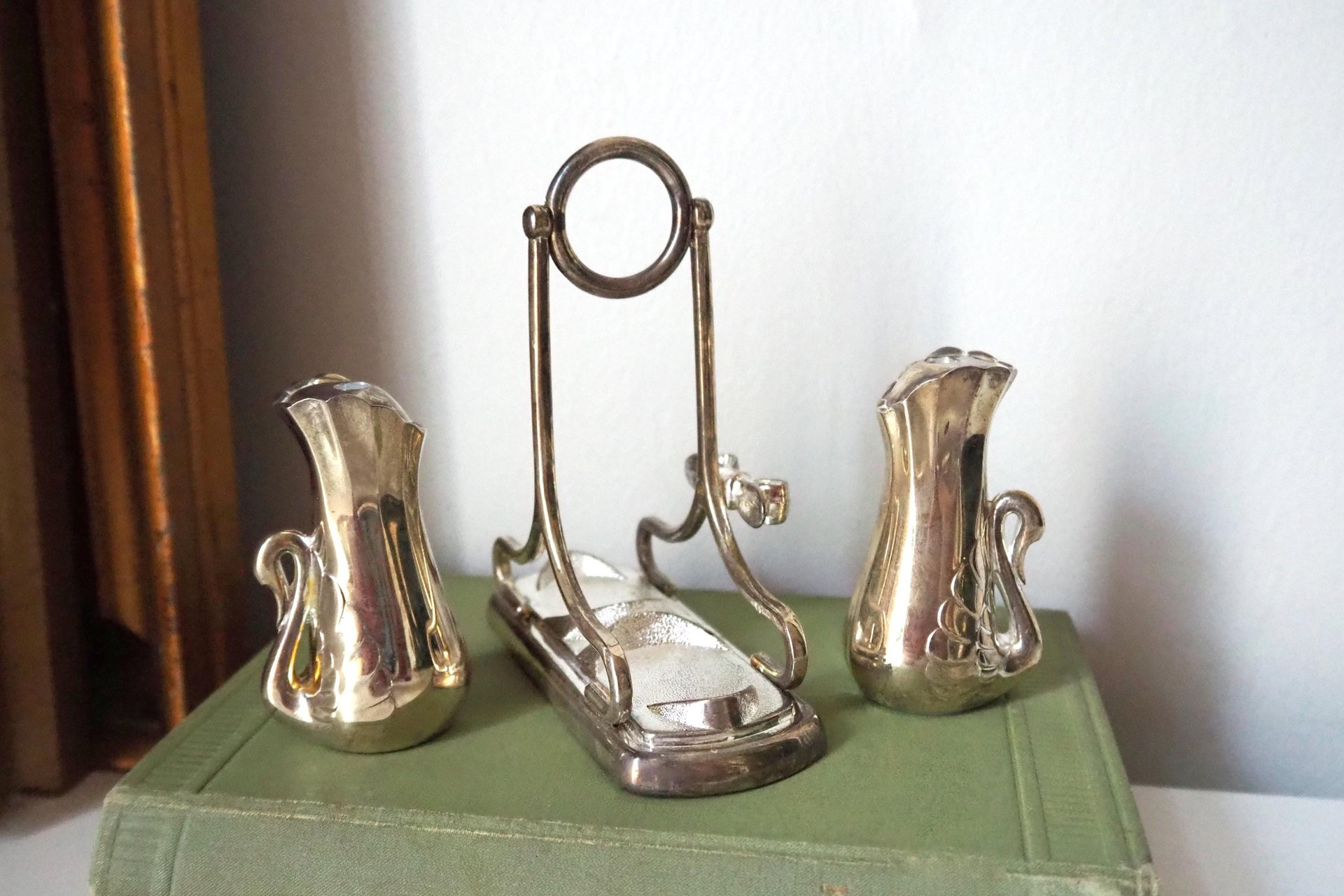 Vintage salt and pepper shakers | Swan salt and pepper shakers | Silver plated salt and pepper shakers | Salt and pepper shaker set
