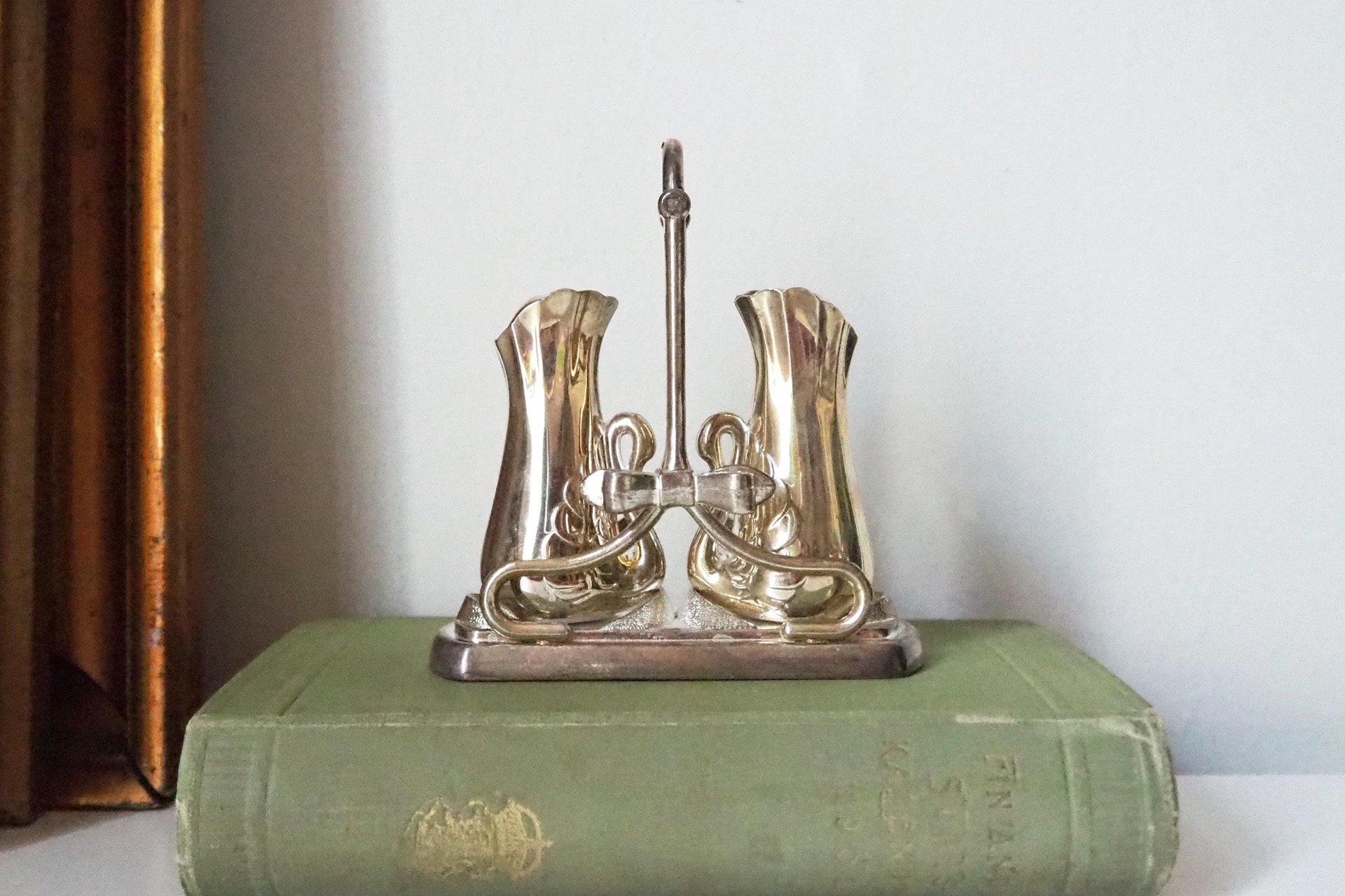 Vintage salt and pepper shakers | Swan salt and pepper shakers | Silver plated salt and pepper shakers | Salt and pepper shaker set