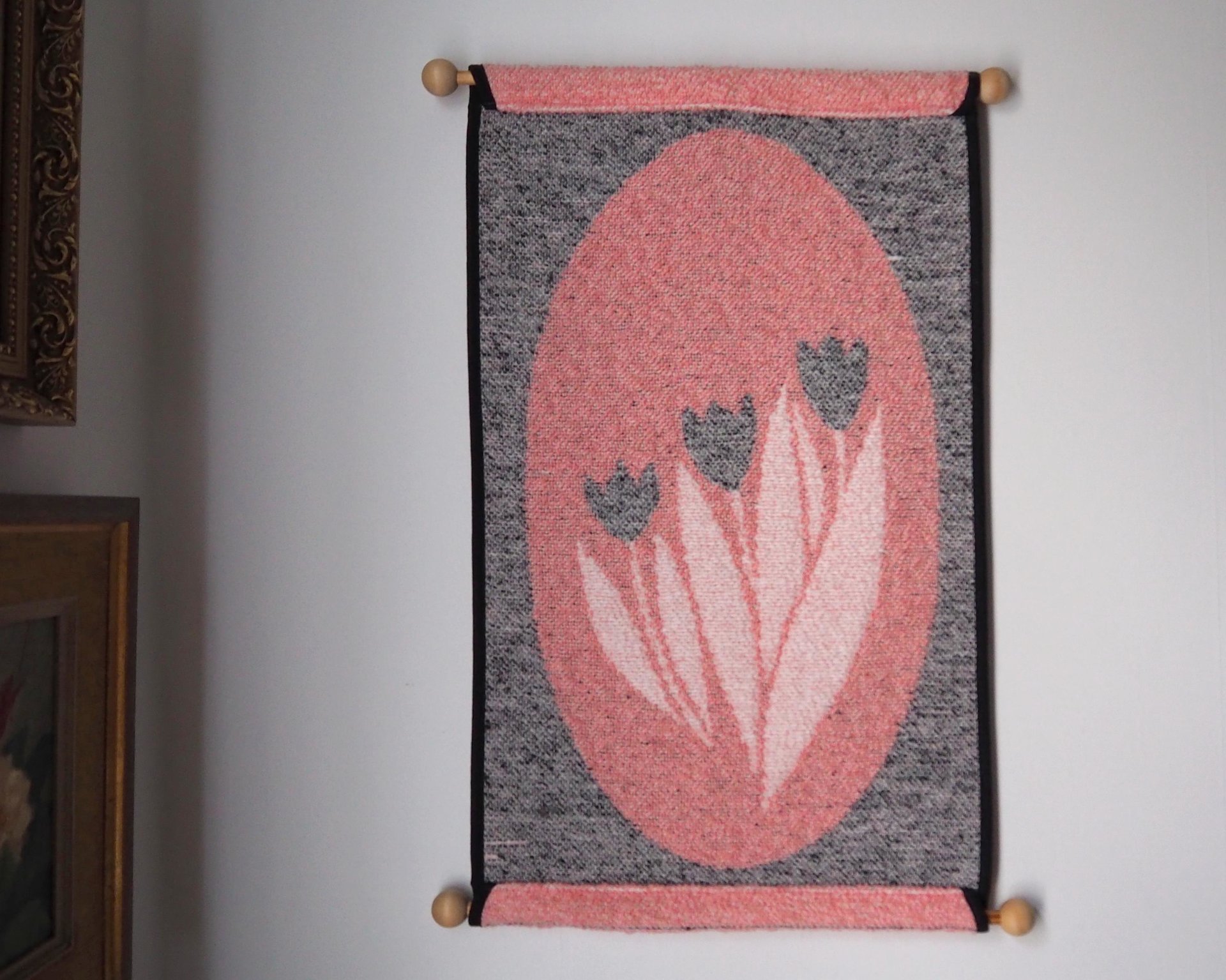 Vintage wall hanging | Pink floral wall hanging | Vintage floral wall hanging | Scandinavian woven textile | Made in Finland