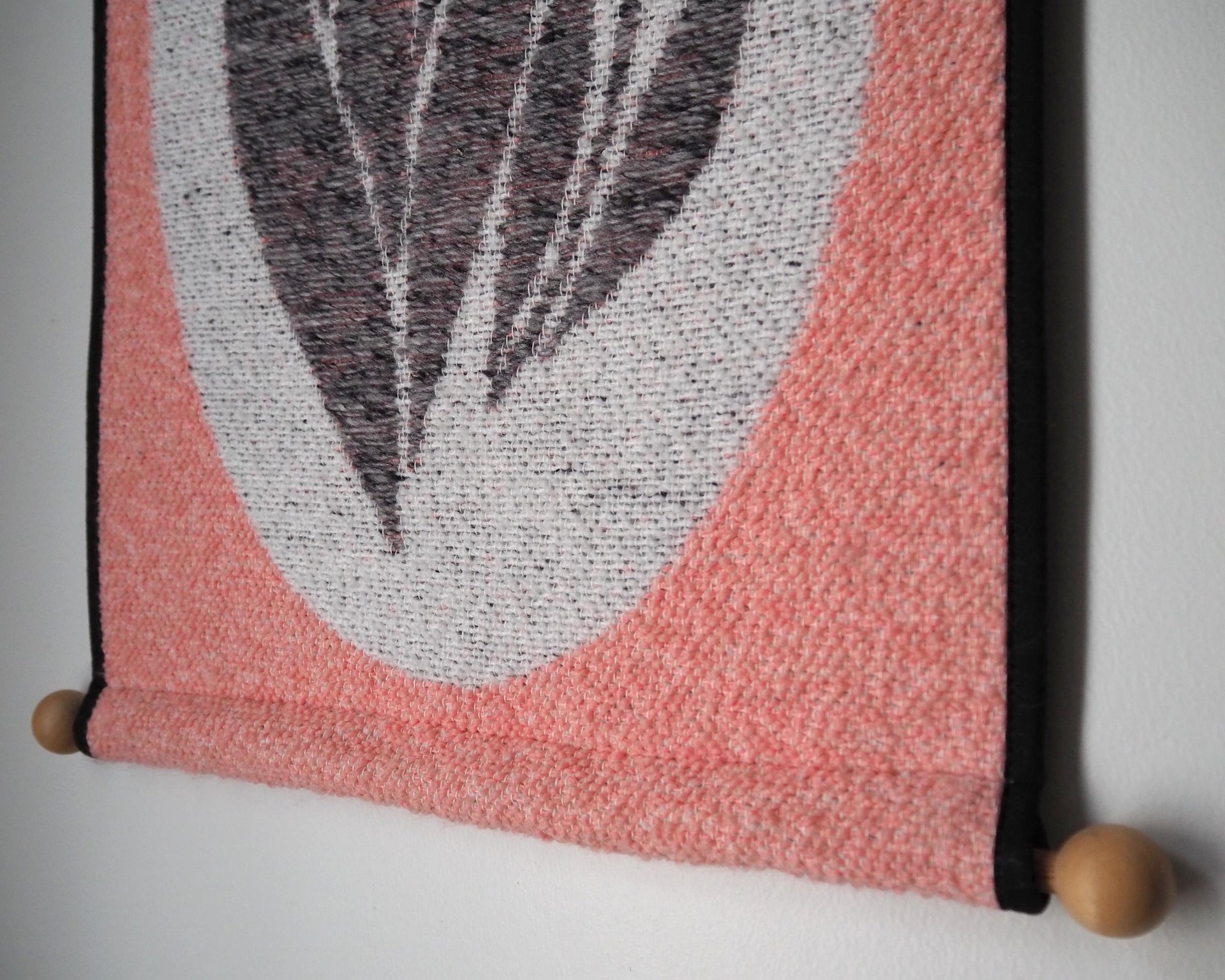 Vintage wall hanging | Pink floral wall hanging | Vintage floral wall hanging | Scandinavian woven textile | Made in Finland