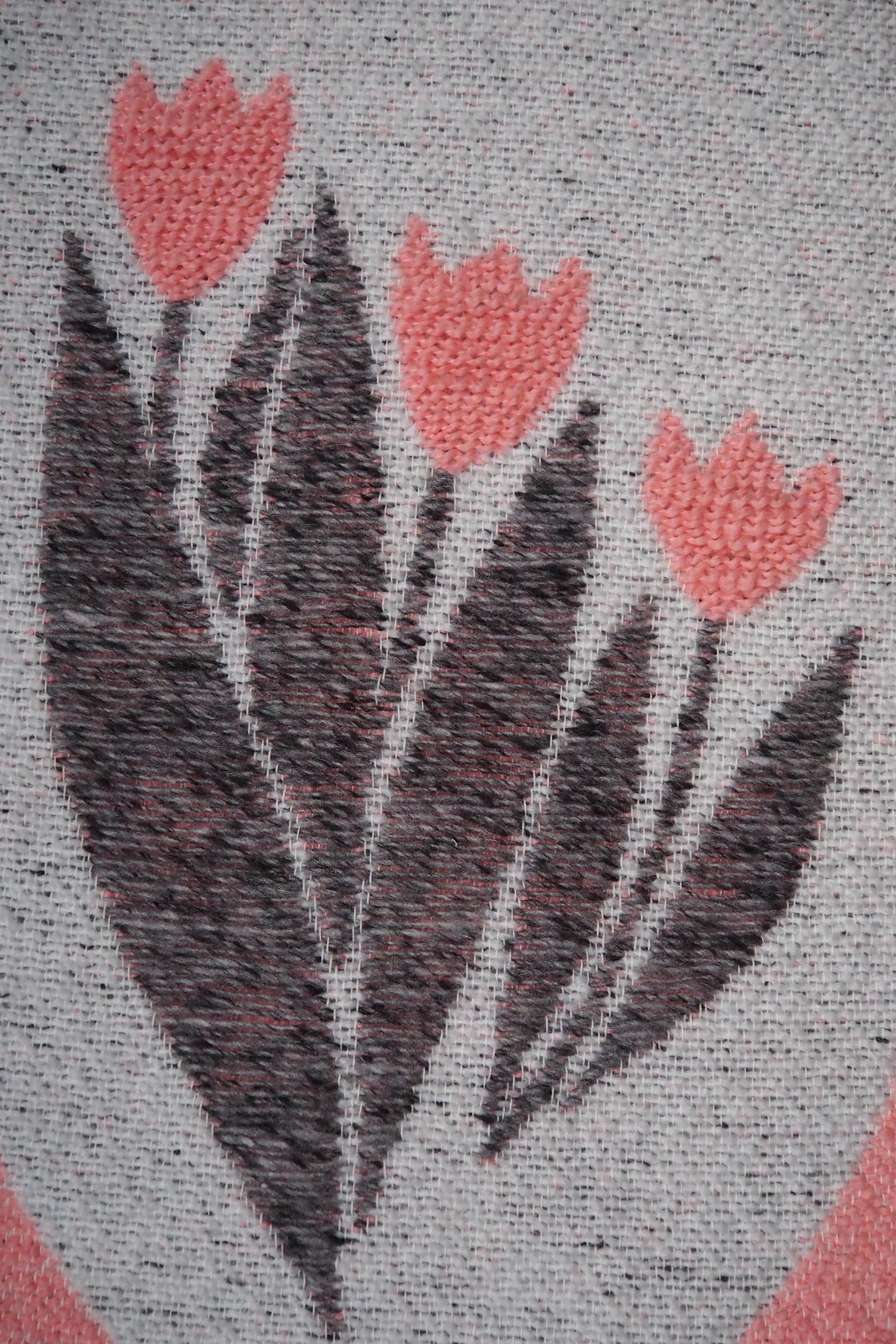 Vintage wall hanging | Pink floral wall hanging | Vintage floral wall hanging | Scandinavian woven textile | Made in Finland