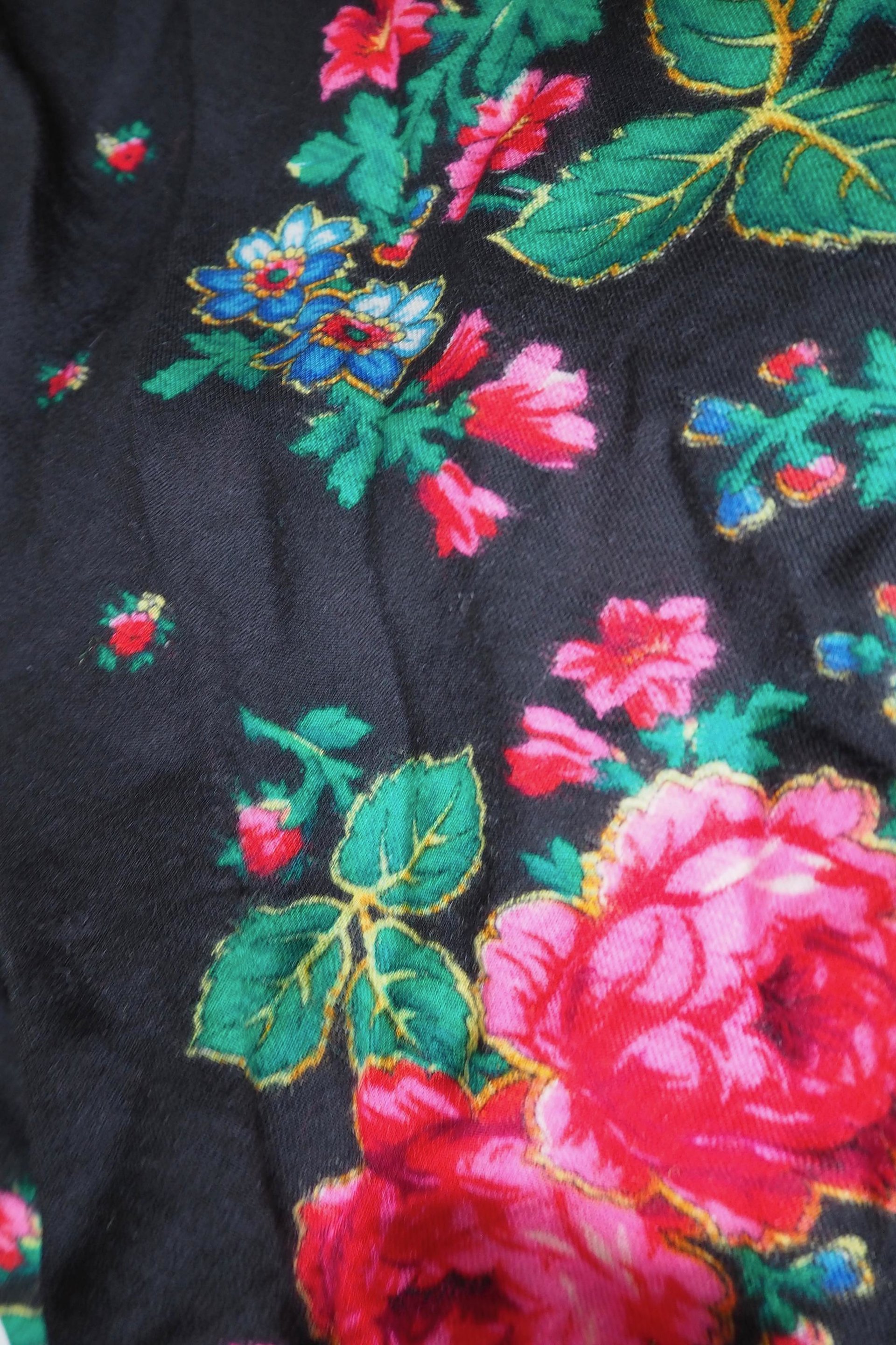 Vintage floral scarves | Floral scarf with a fringe | Vintage wool scarf | Vintage wool shawl | Vintage floral scarf