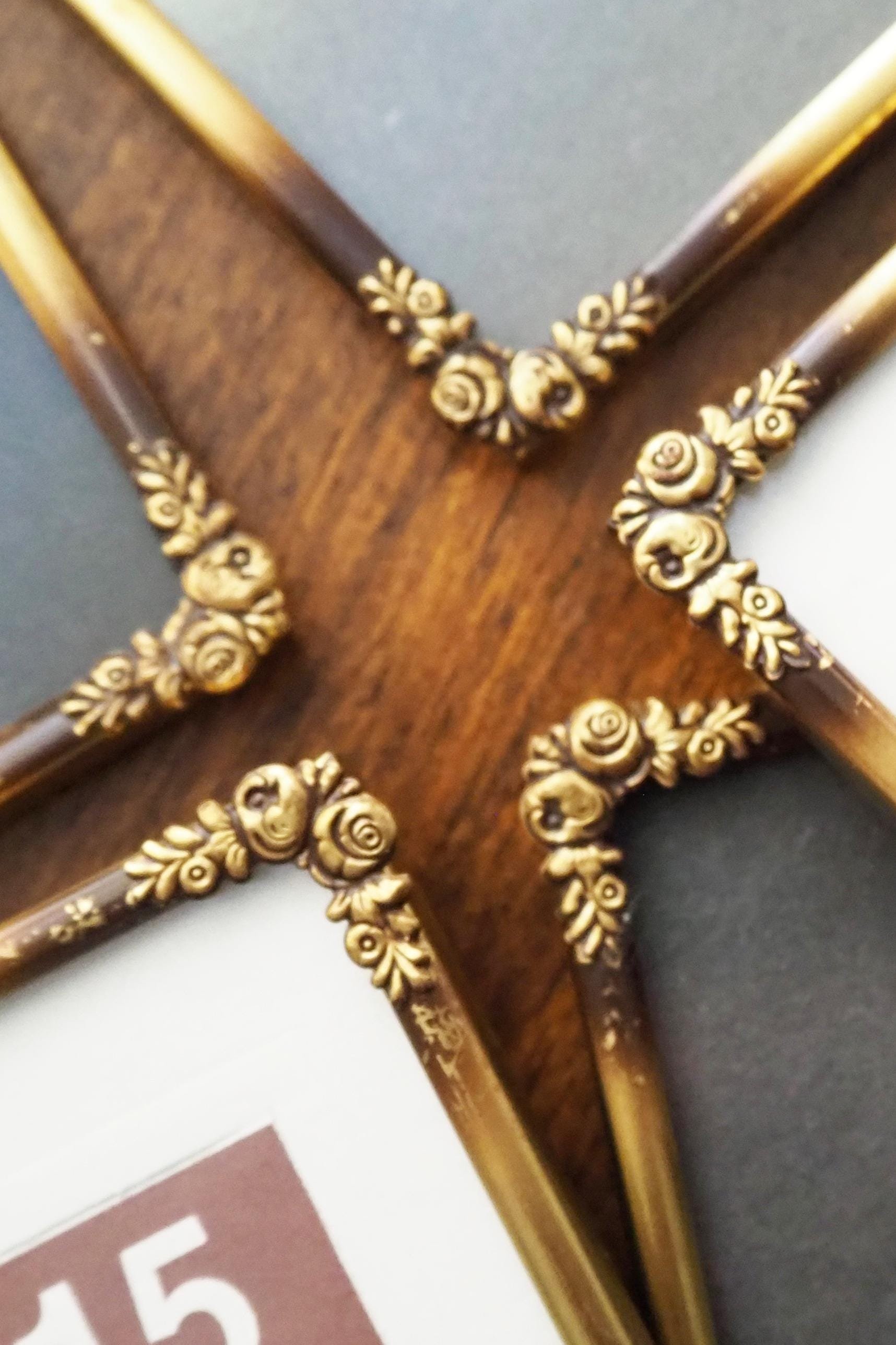 Set of five vintage photo frames | Set of five floral vintage frames | Vintage brass picture frames | Vintage brass frame set