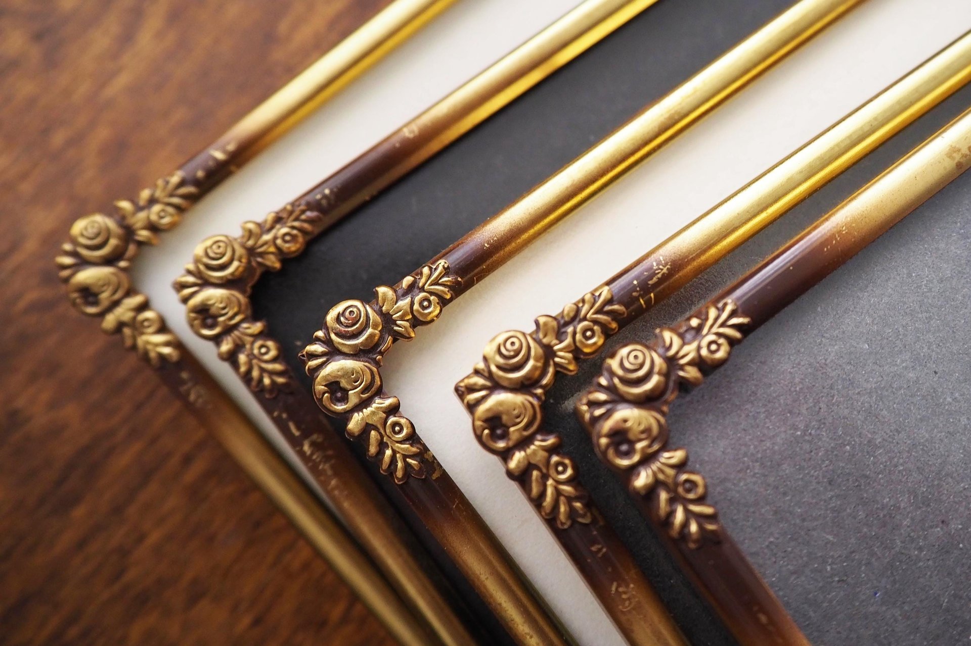 Set of five vintage photo frames | Set of five floral vintage frames | Vintage brass picture frames | Vintage brass frame set