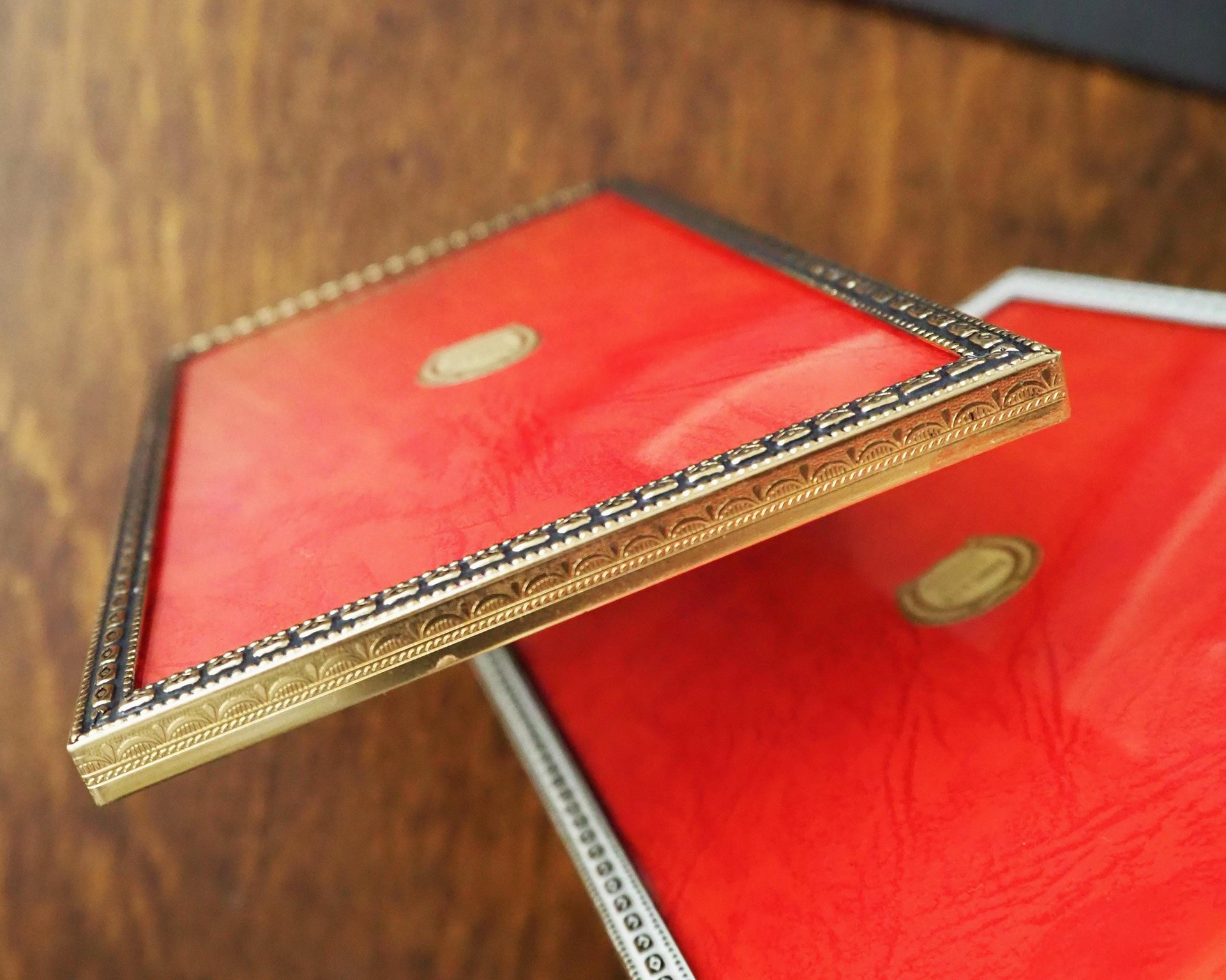 Vintage photo frames | Set of two vintage photo frames | Brass picture frames | Mismatched vintage frames | Made in Denmark