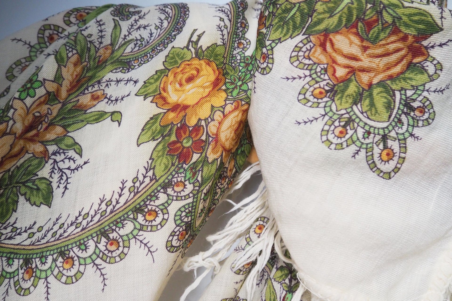 Vintage floral scarf | Large vintage wool scarf | Floral shawl with fringe | Vintage wool shawl | Retro floral scarf | Slavic floral scarf