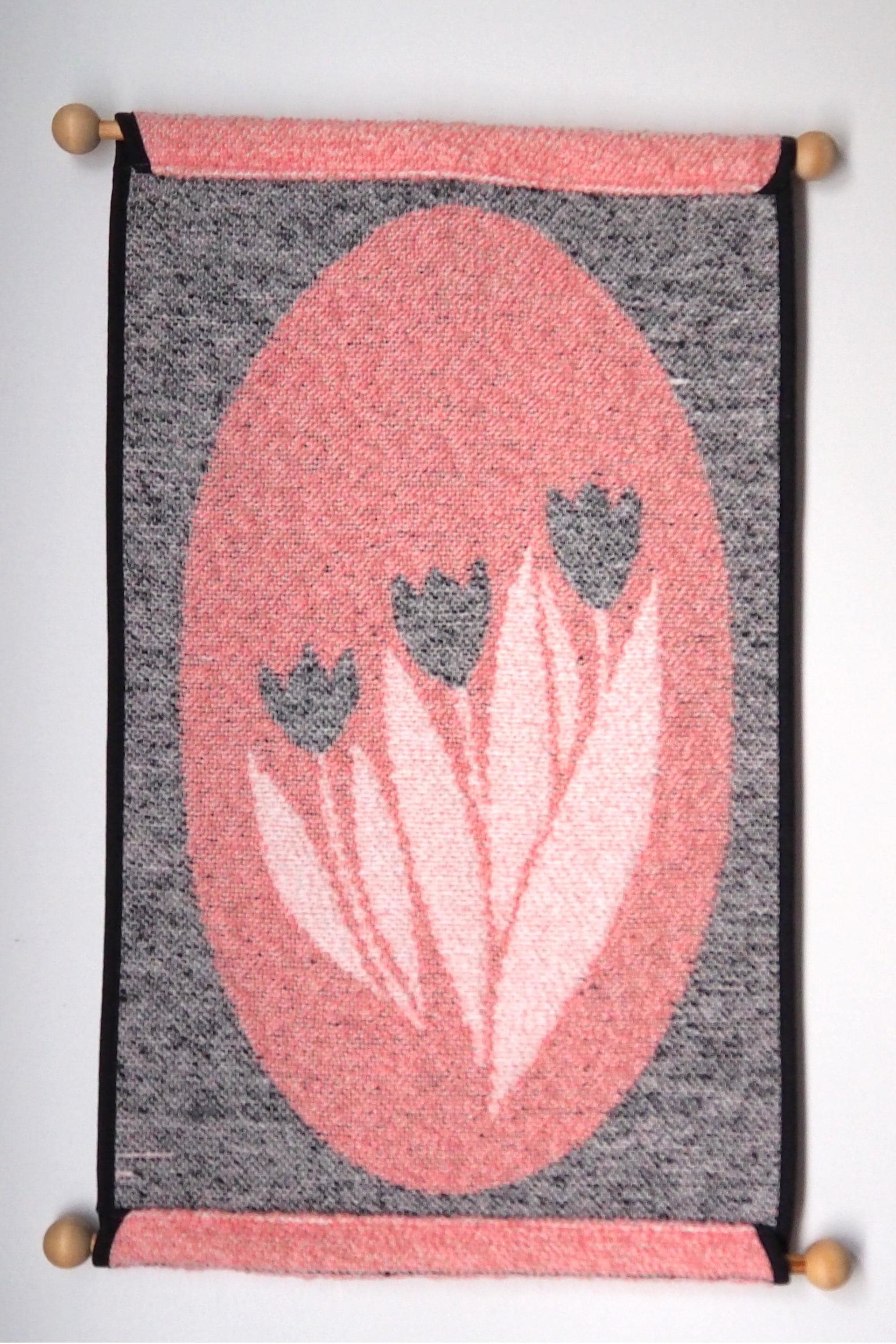 Vintage wall hanging | Pink floral wall hanging | Vintage floral wall hanging | Scandinavian woven textile | Made in Finland