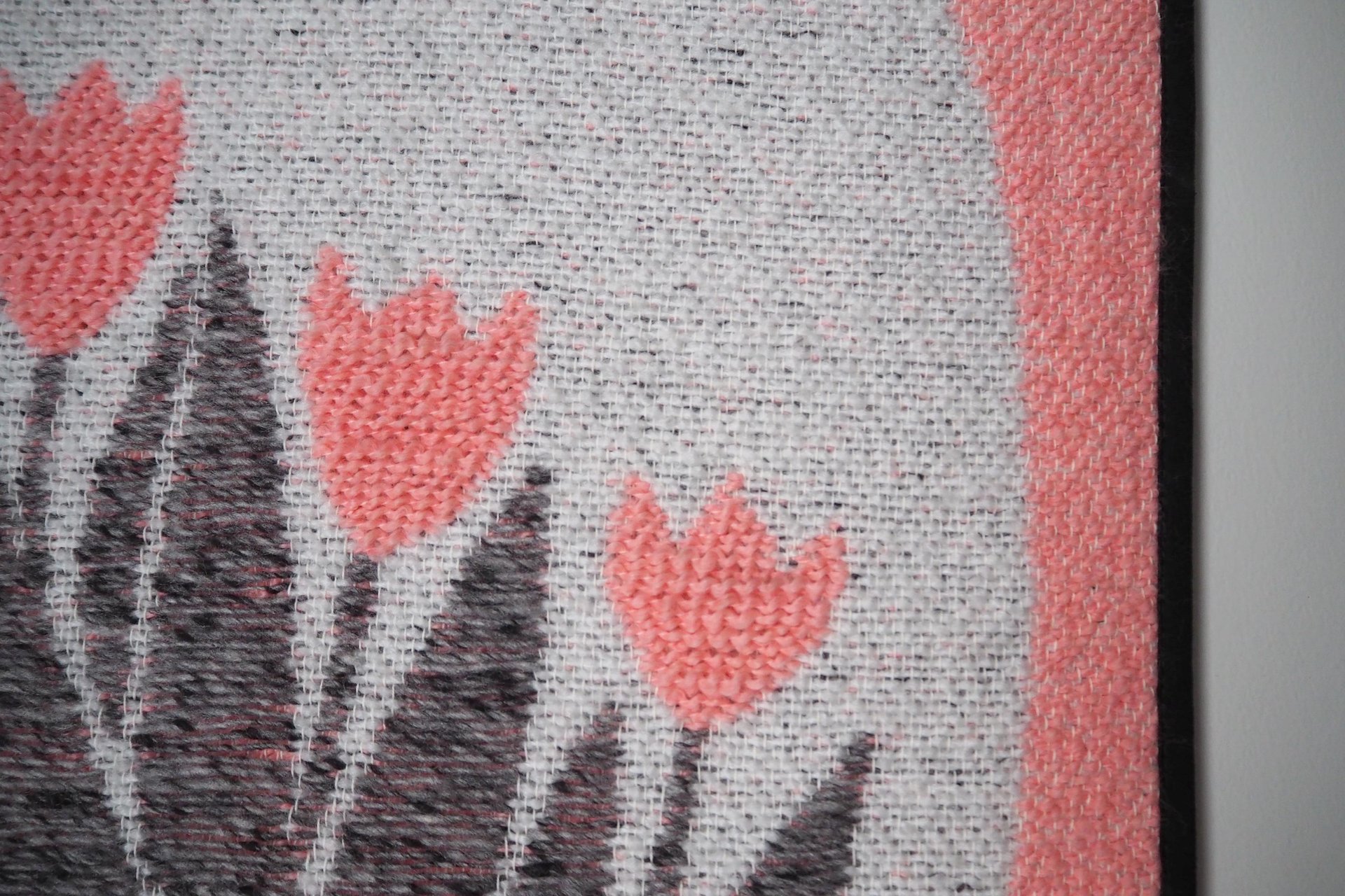 Vintage wall hanging | Pink floral wall hanging | Vintage floral wall hanging | Scandinavian woven textile | Made in Finland