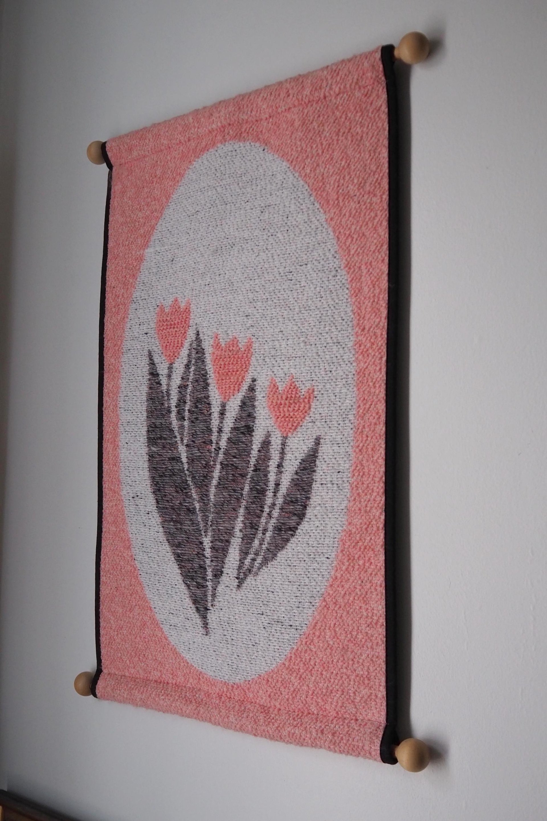 Vintage wall hanging | Pink floral wall hanging | Vintage floral wall hanging | Scandinavian woven textile | Made in Finland