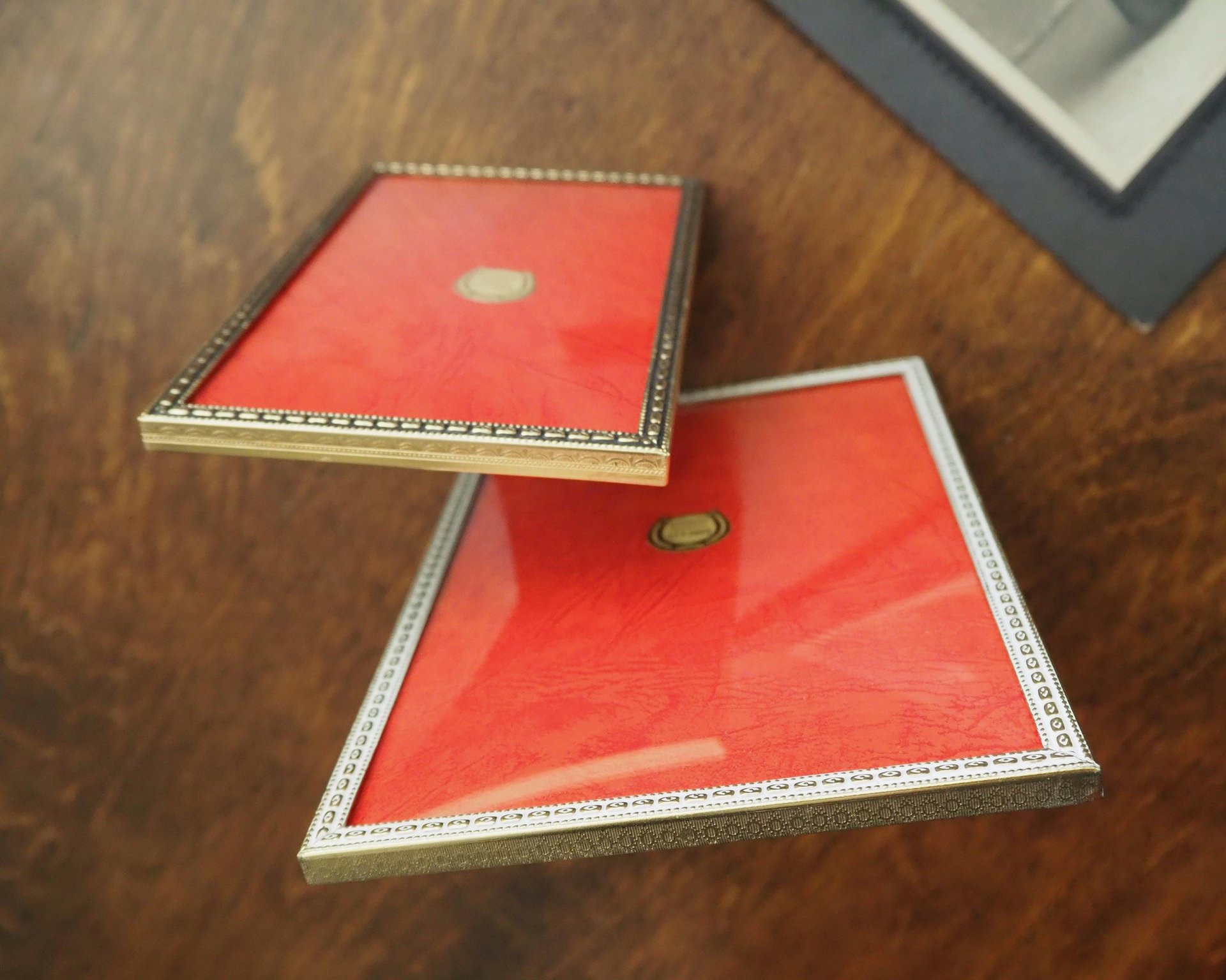 Vintage photo frames | Set of two vintage photo frames | Brass picture frames | Mismatched vintage frames | Made in Denmark
