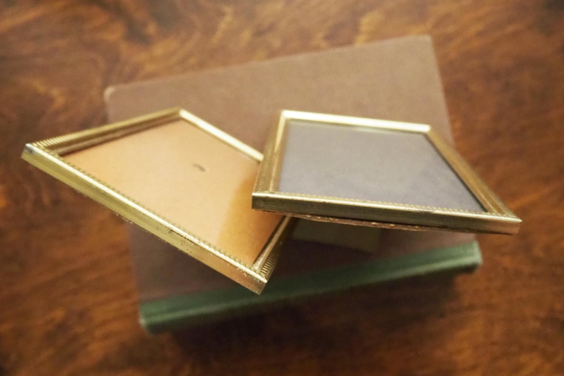 Set of two vintage brass photo frames | Brass photo frames 10x15 cm | Matching picture frames | Vintage brass picture frames