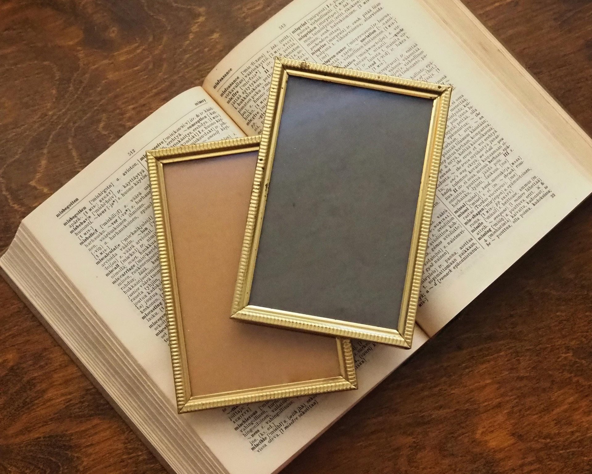 Set of two vintage brass photo frames | Brass photo frames 10x15 cm | Matching picture frames | Vintage brass picture frames