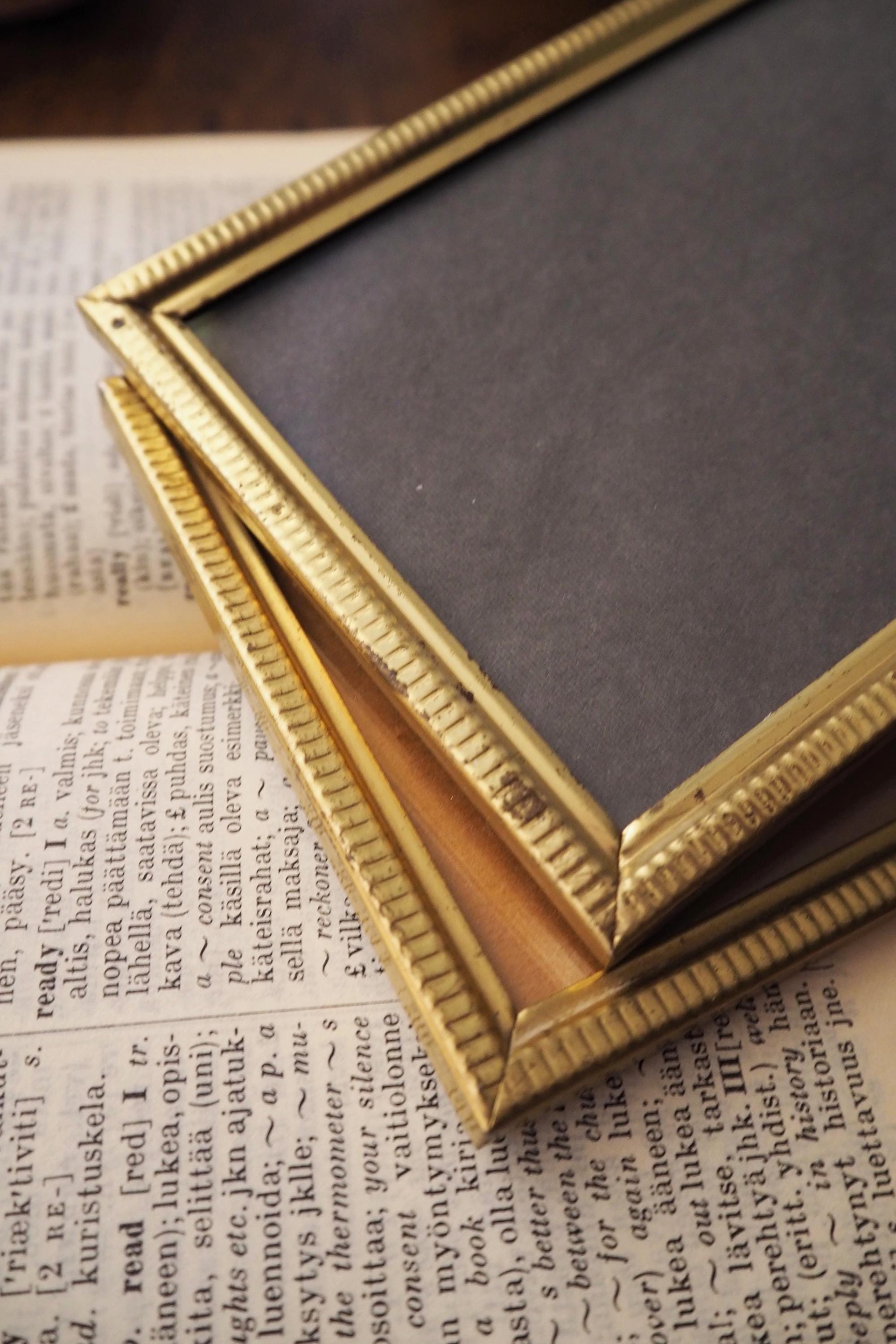 Set of two vintage brass photo frames | Brass photo frames 10x15 cm | Matching picture frames | Vintage brass picture frames