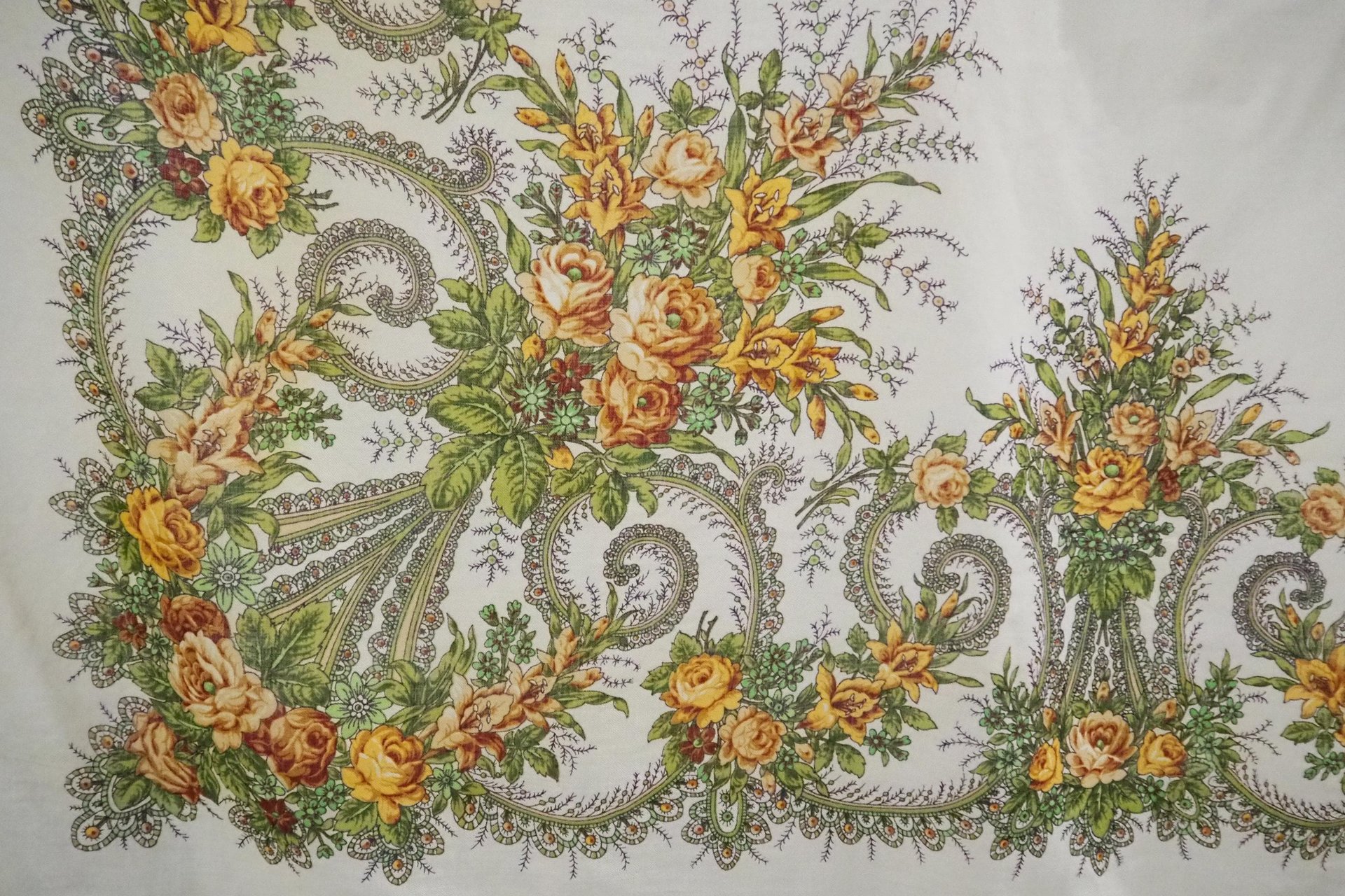 Vintage floral scarf | Large vintage wool scarf | Floral shawl with fringe | Vintage wool shawl | Retro floral scarf | Slavic floral scarf
