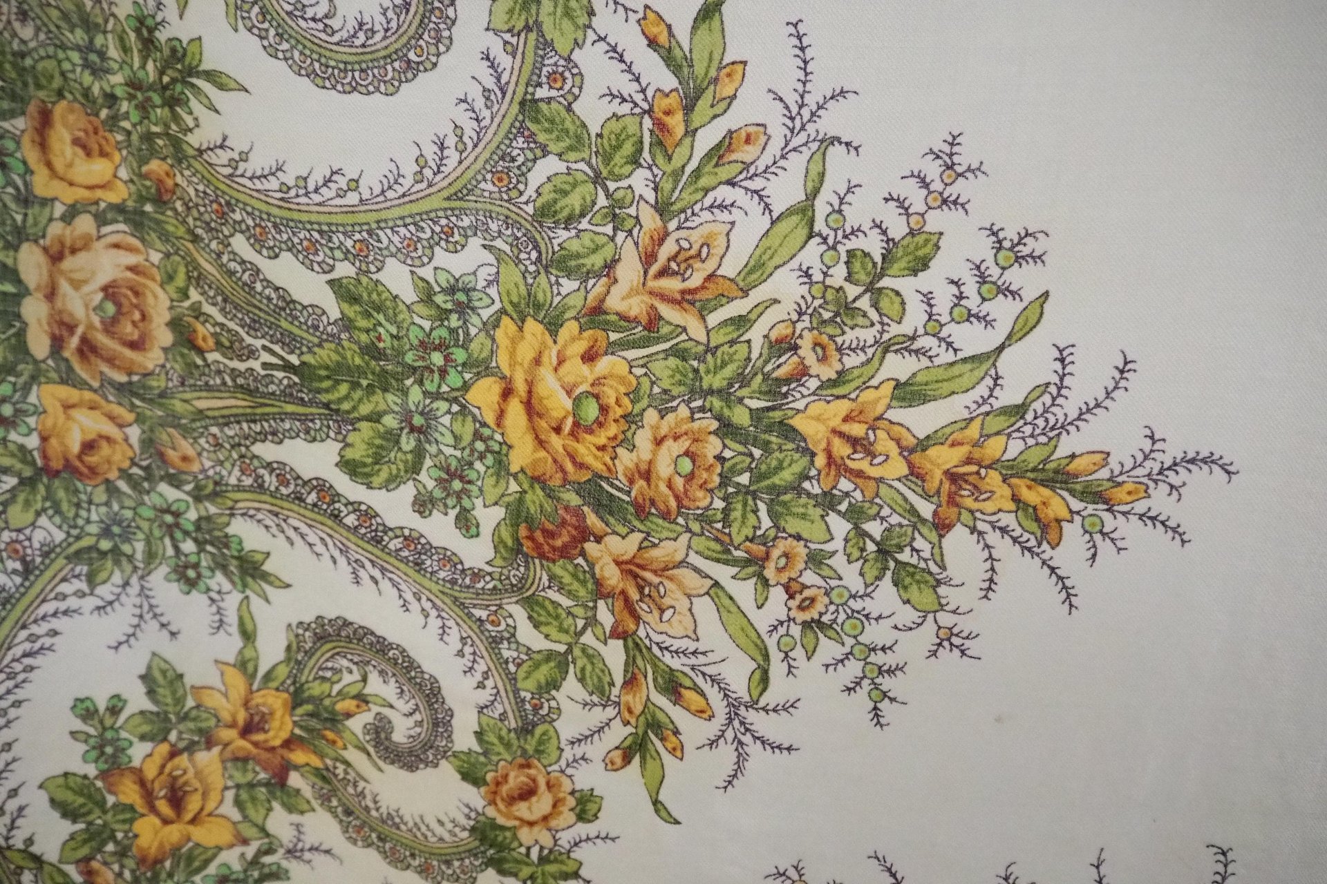 Vintage floral scarf | Large vintage wool scarf | Floral shawl with fringe | Vintage wool shawl | Retro floral scarf | Slavic floral scarf