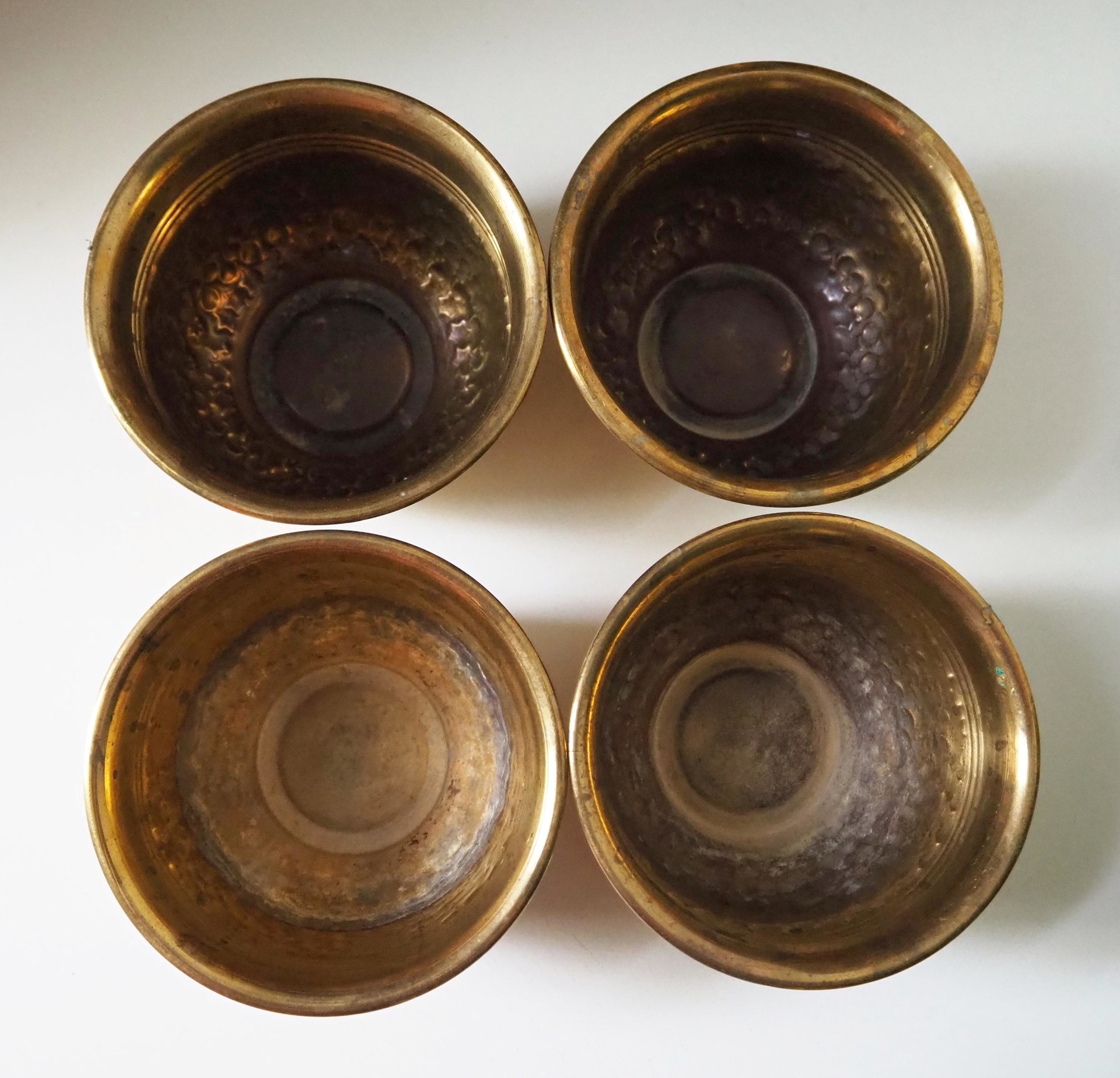 Set of four vintage planters | Small matching brass planters | Vintage brass planters | Round vintage planters | Vintage planters