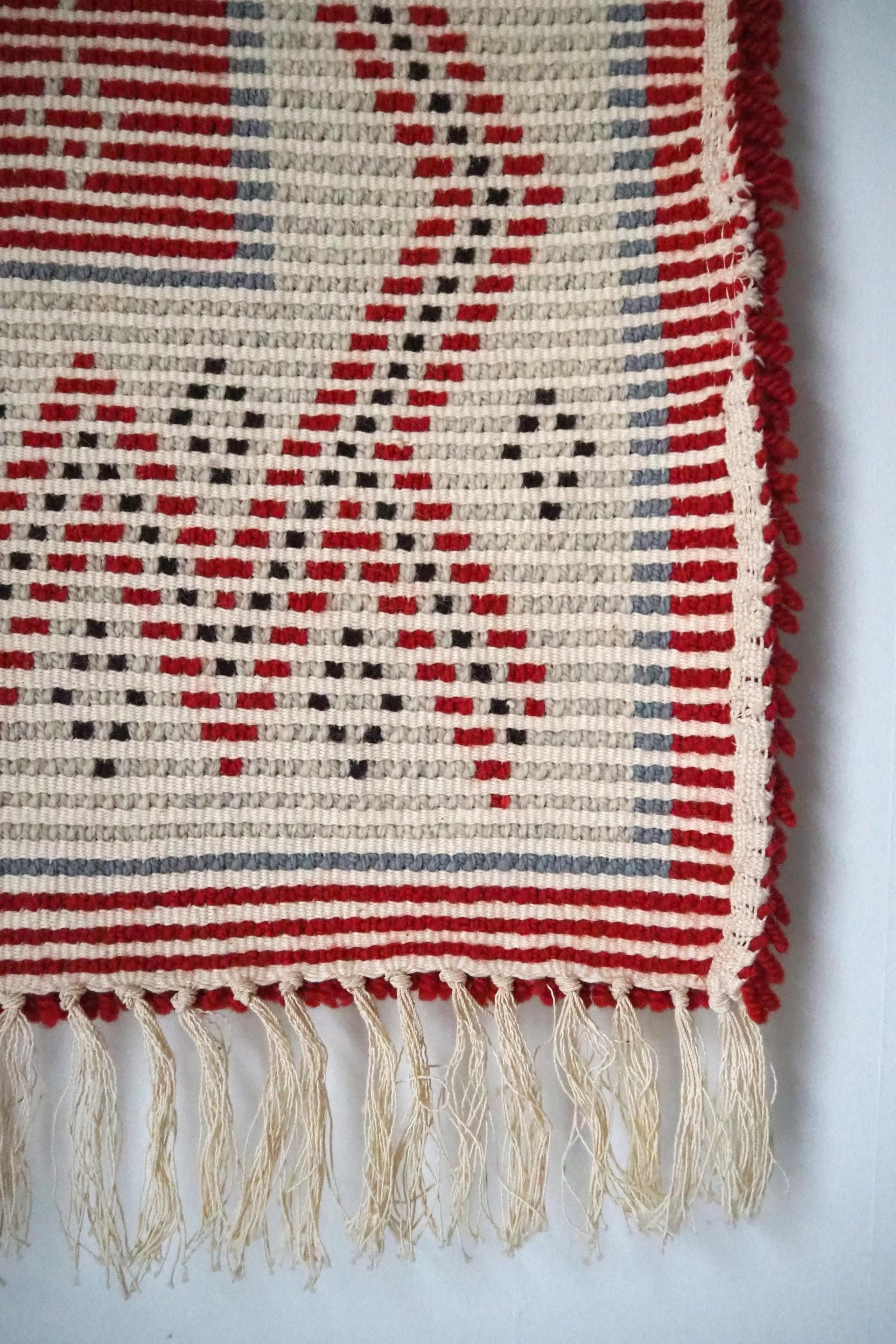 Vintage Rya wall hanging | Scandinavian Rya rug | Woollen vintage wall hanging | Vintage Rya rug | Traditional Scandinavian wall hanging
