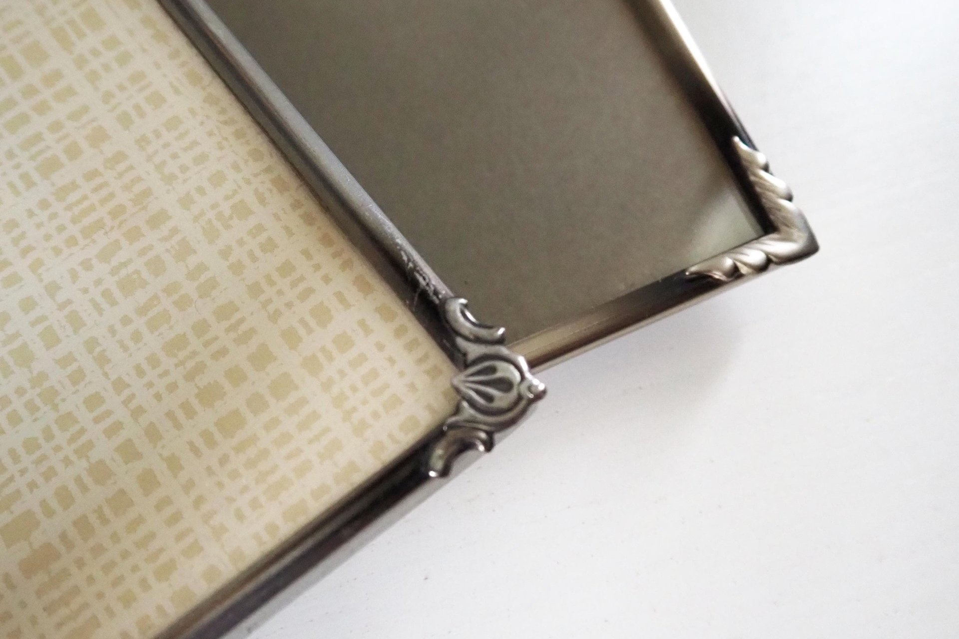 Set of two vintage photo frames | Mismatched photo frames | Vintage silver plated frames | Silver plated picture frames | Vintage frames