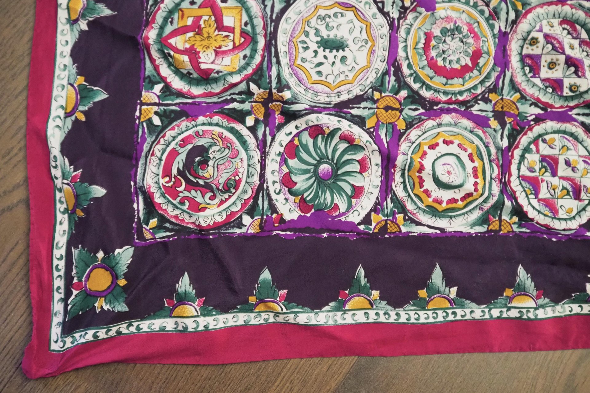 Vintage silk scarf | Purple silk scarf | Large vintage silk scarf | Made in Finland | Finnish silk scarf | Purple scarf