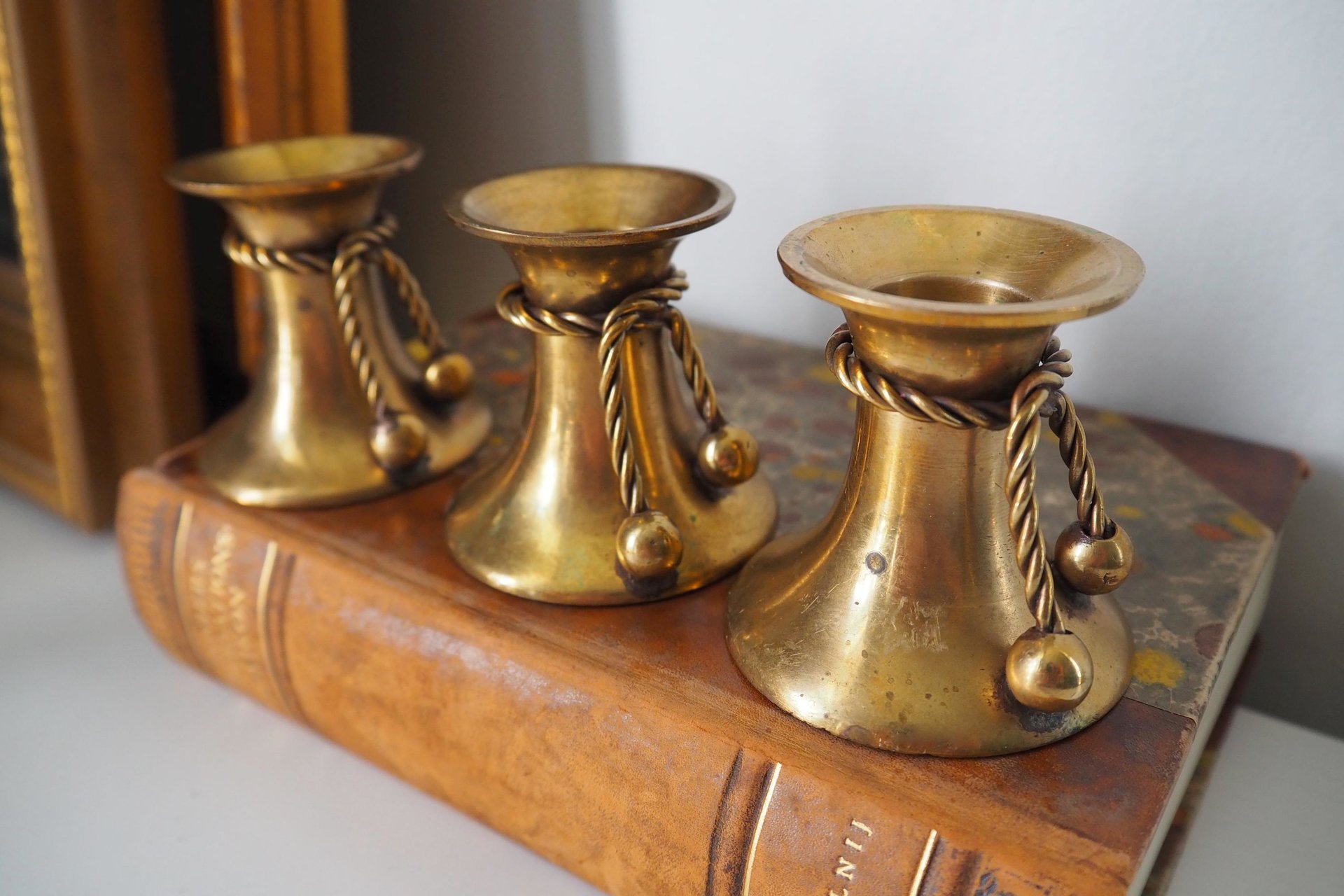 Set of three vintage brass candlestick holders | Matching candlestick holders | Vintage brass candle holders | Vintage candle holder set