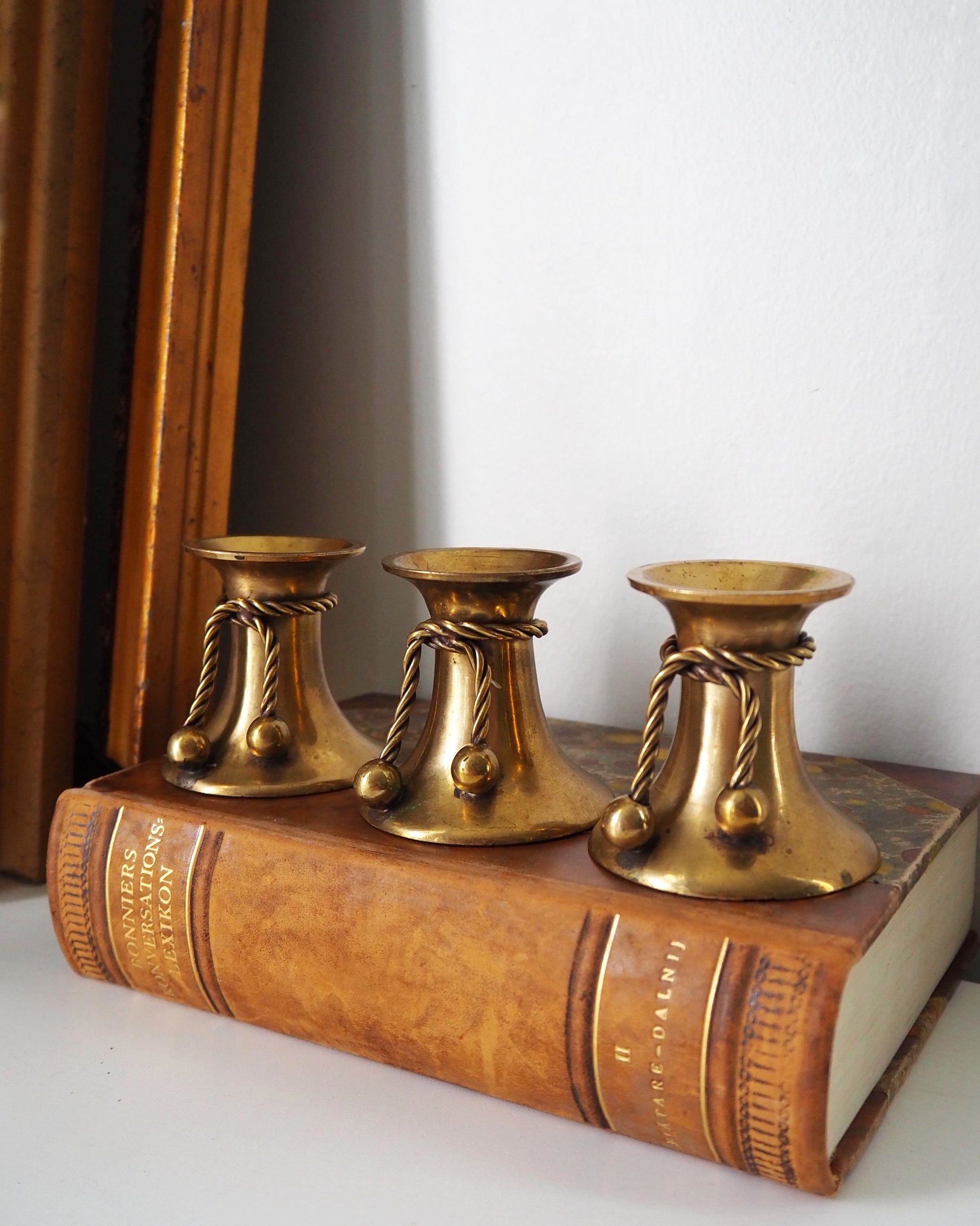Set of three vintage brass candlestick holders | Matching candlestick holders | Vintage brass candle holders | Vintage candle holder set