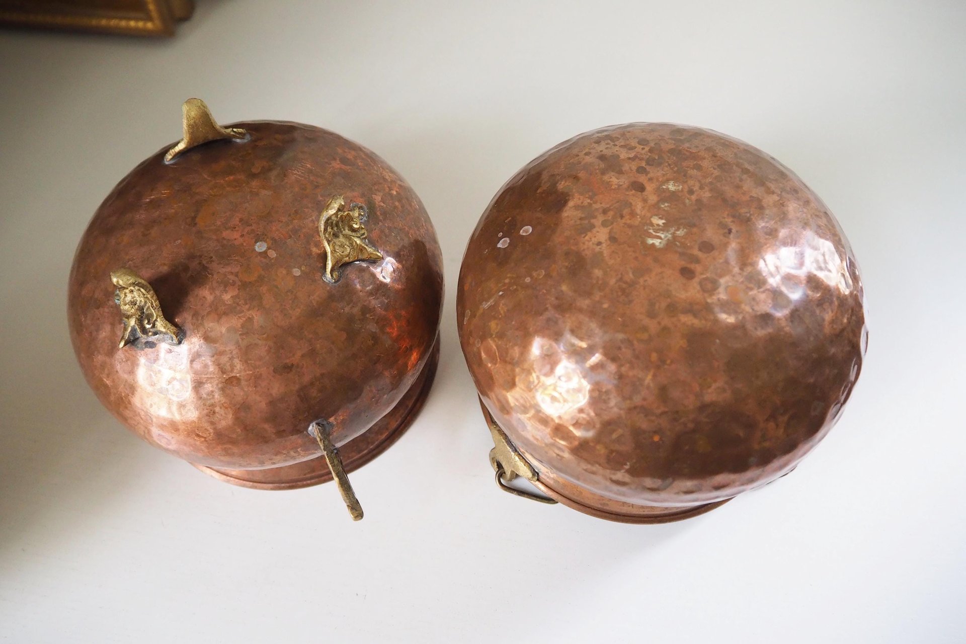 Set of two vintage copper planters | Mismatched copper planters | Round copper planters | Vintage copper planters | Hanging planter