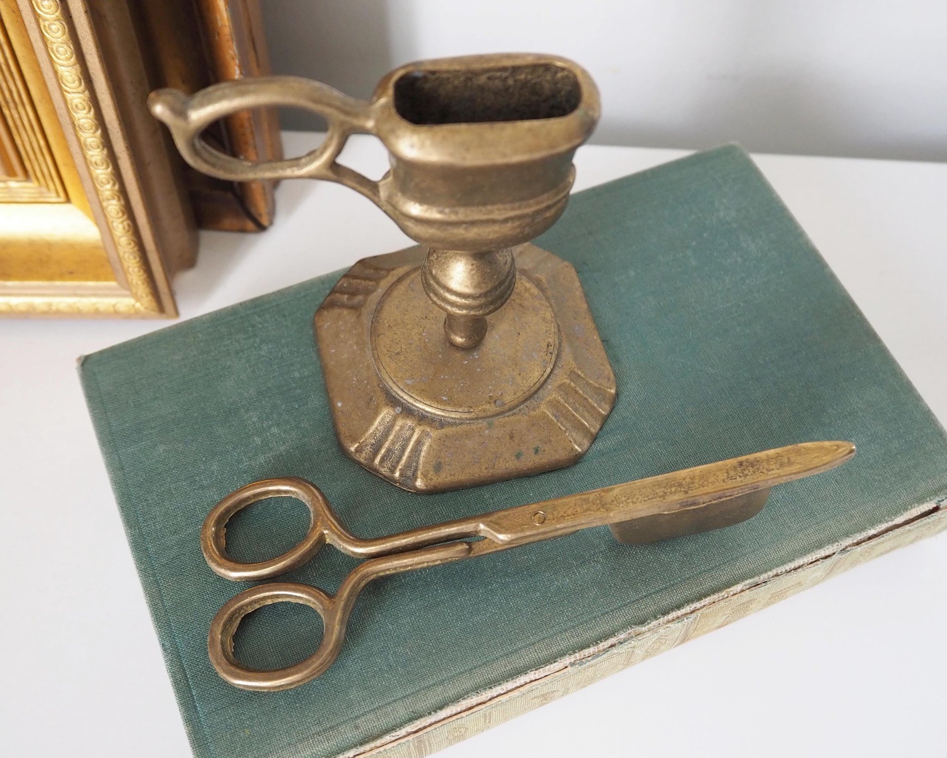 Vintage candle scissors | Brass candlewick scissors with stand | Brass candle scissors | Brass candle snuffer and trimmer