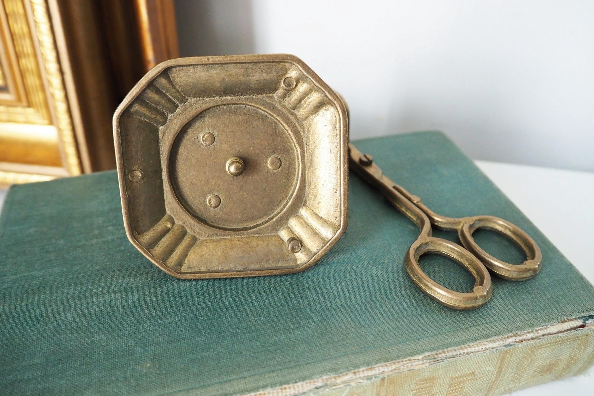 Vintage candle scissors | Brass candlewick scissors with stand | Brass candle scissors | Brass candle snuffer and trimmer