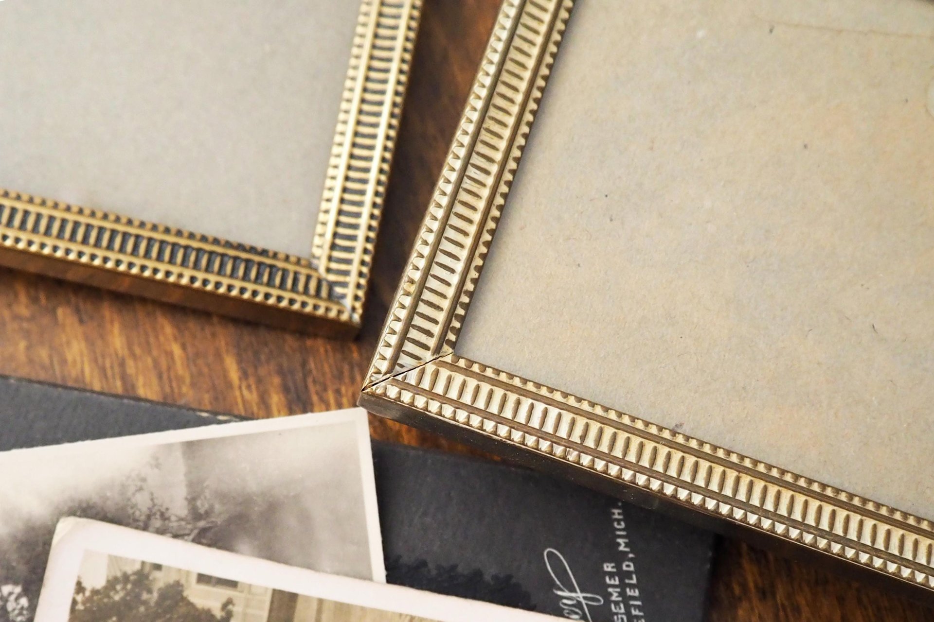 Set of two vintage brass photo frames | Brass photo frames 9x14 cm | Mismatched picture frames | Vintage brass picture frames