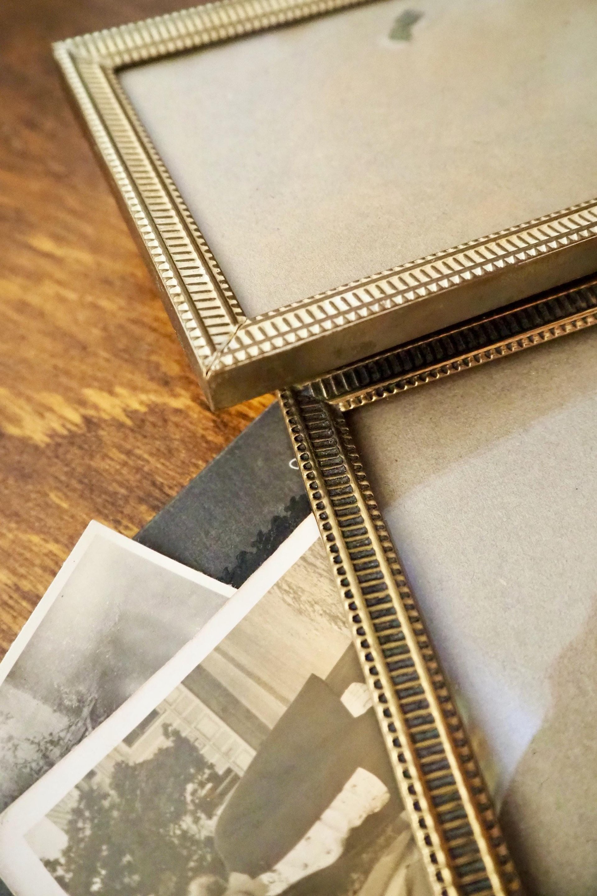 Set of two vintage brass photo frames | Brass photo frames 9x14 cm | Mismatched picture frames | Vintage brass picture frames