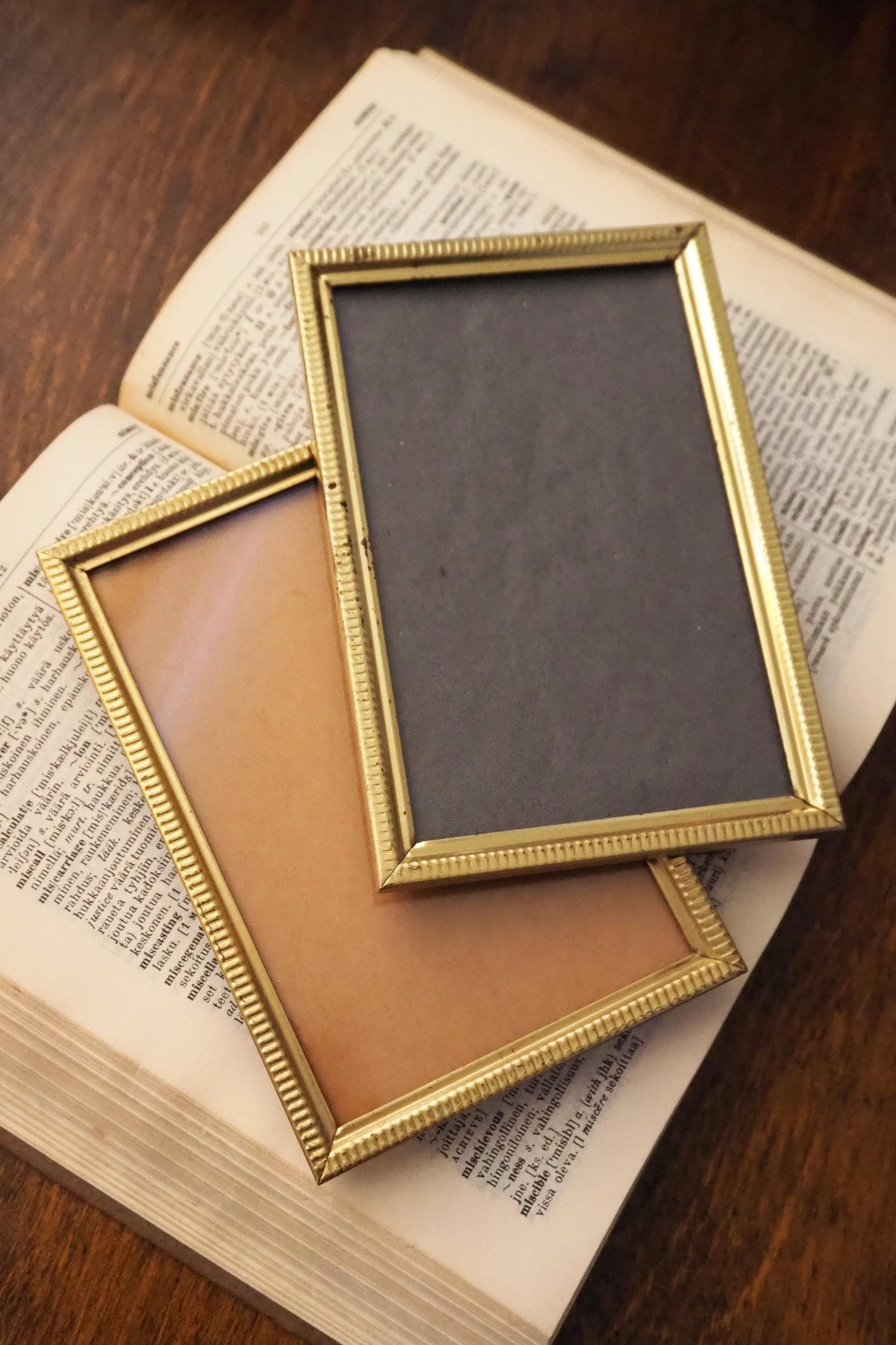 Set of two vintage brass photo frames | Brass photo frames 10x15 cm | Matching picture frames | Vintage brass picture frames