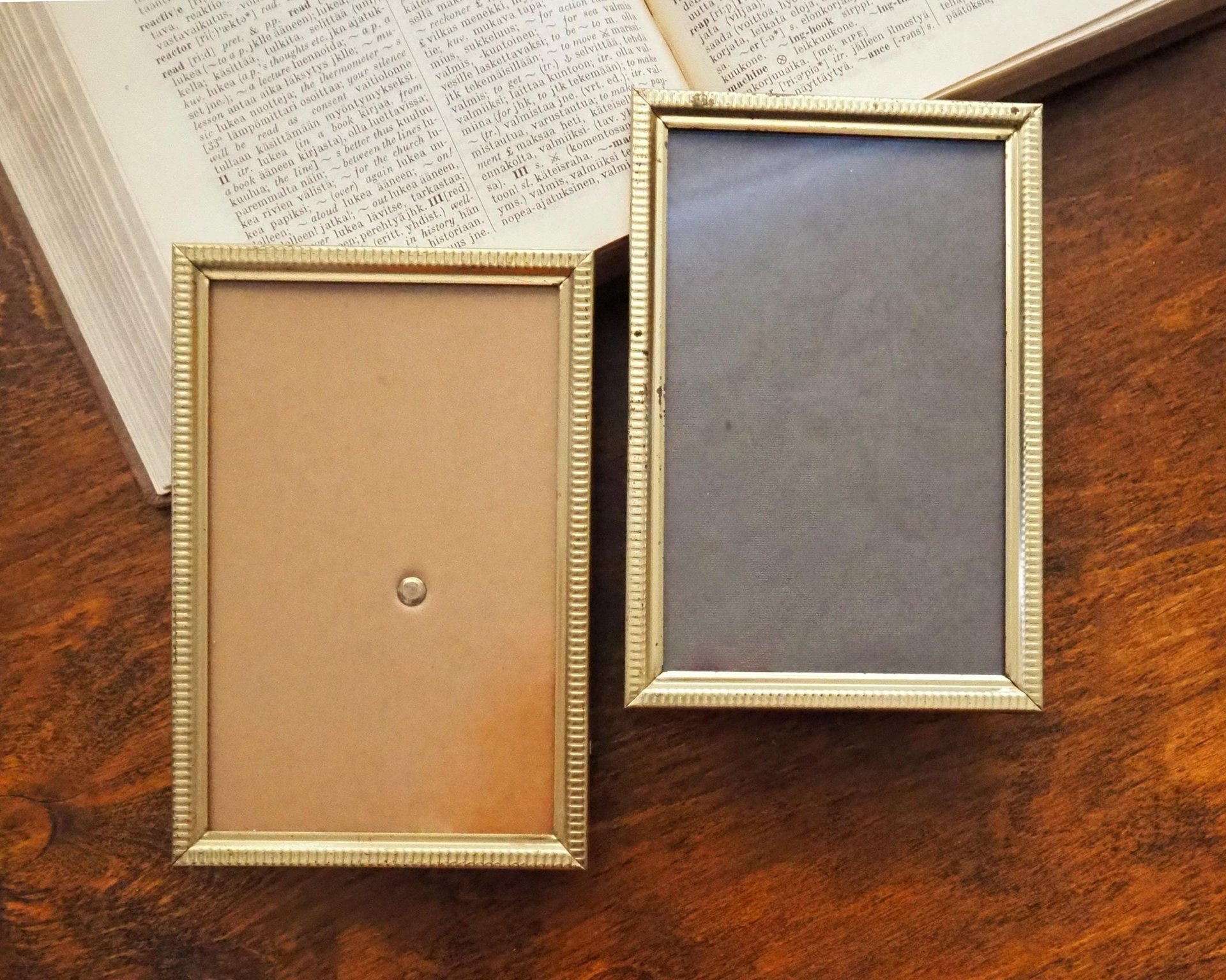 Set of two vintage brass photo frames | Brass photo frames 10x15 cm | Matching picture frames | Vintage brass picture frames