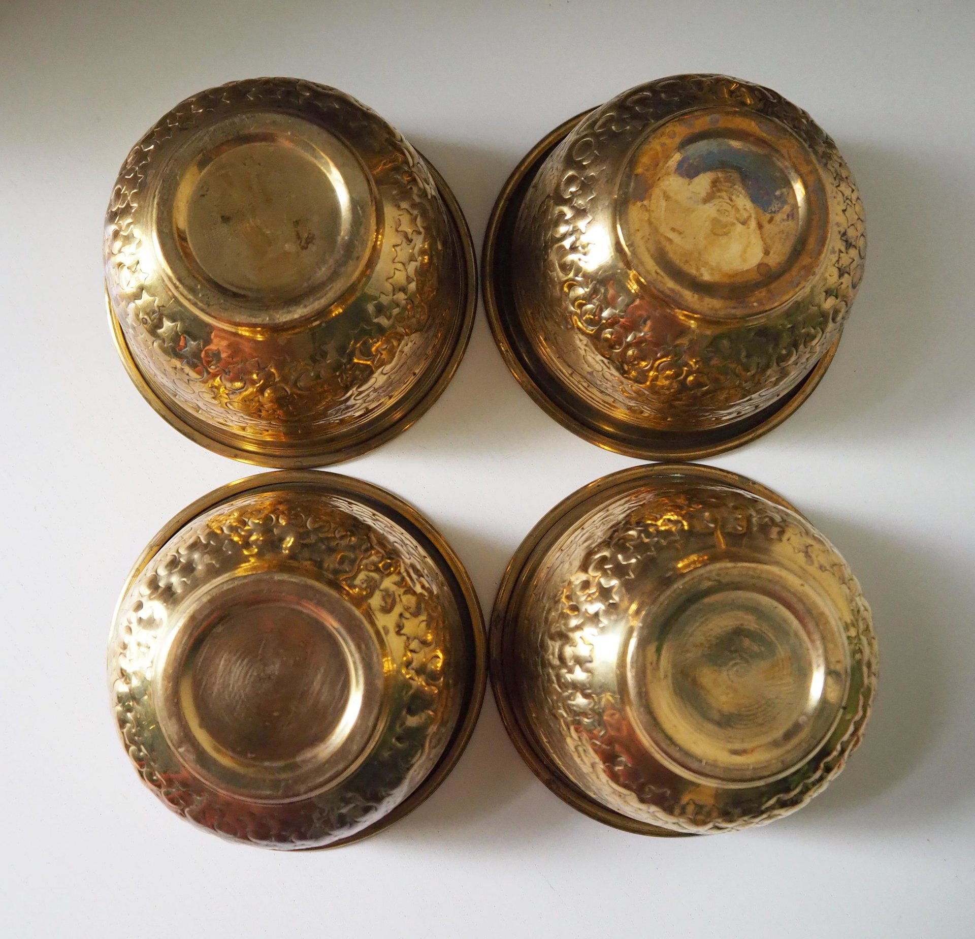 Set of four vintage planters | Small matching brass planters | Vintage brass planters | Round vintage planters | Vintage planters