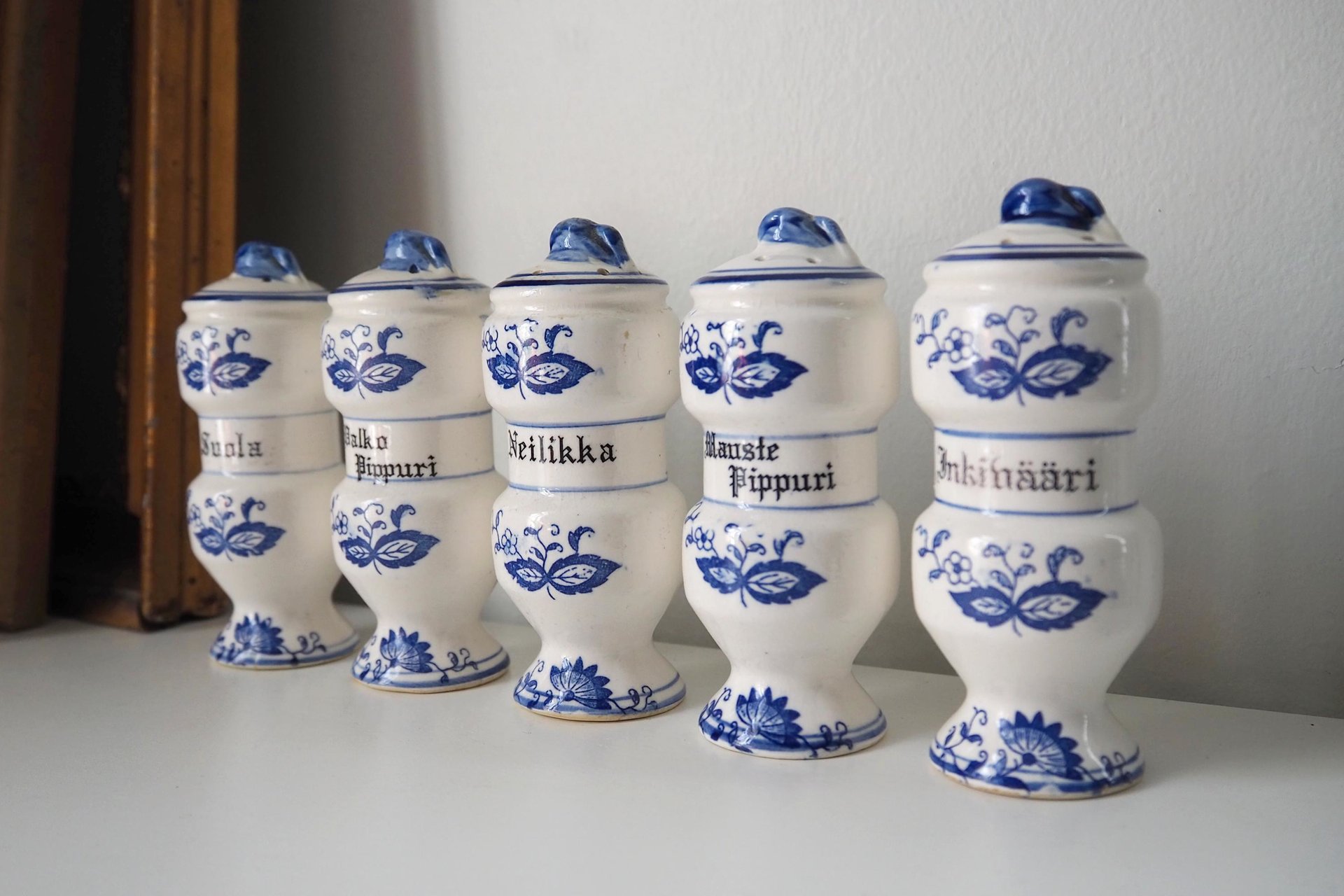 Set of five vintage ceramic spice jars | Blue Onion spice jars | Vintage ceramic spice jars | Blue and white spice jars | Made in Japan