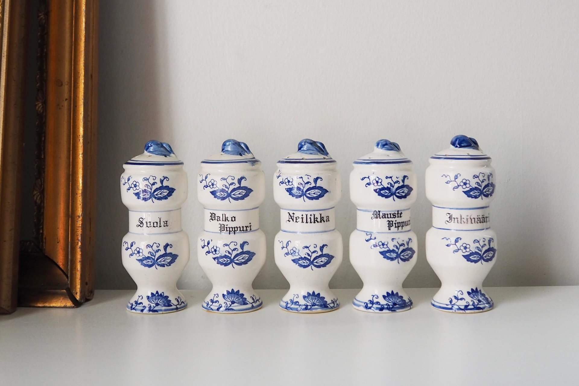 Set of five vintage ceramic spice jars | Blue Onion spice jars | Vintage ceramic spice jars | Blue and white spice jars | Made in Japan