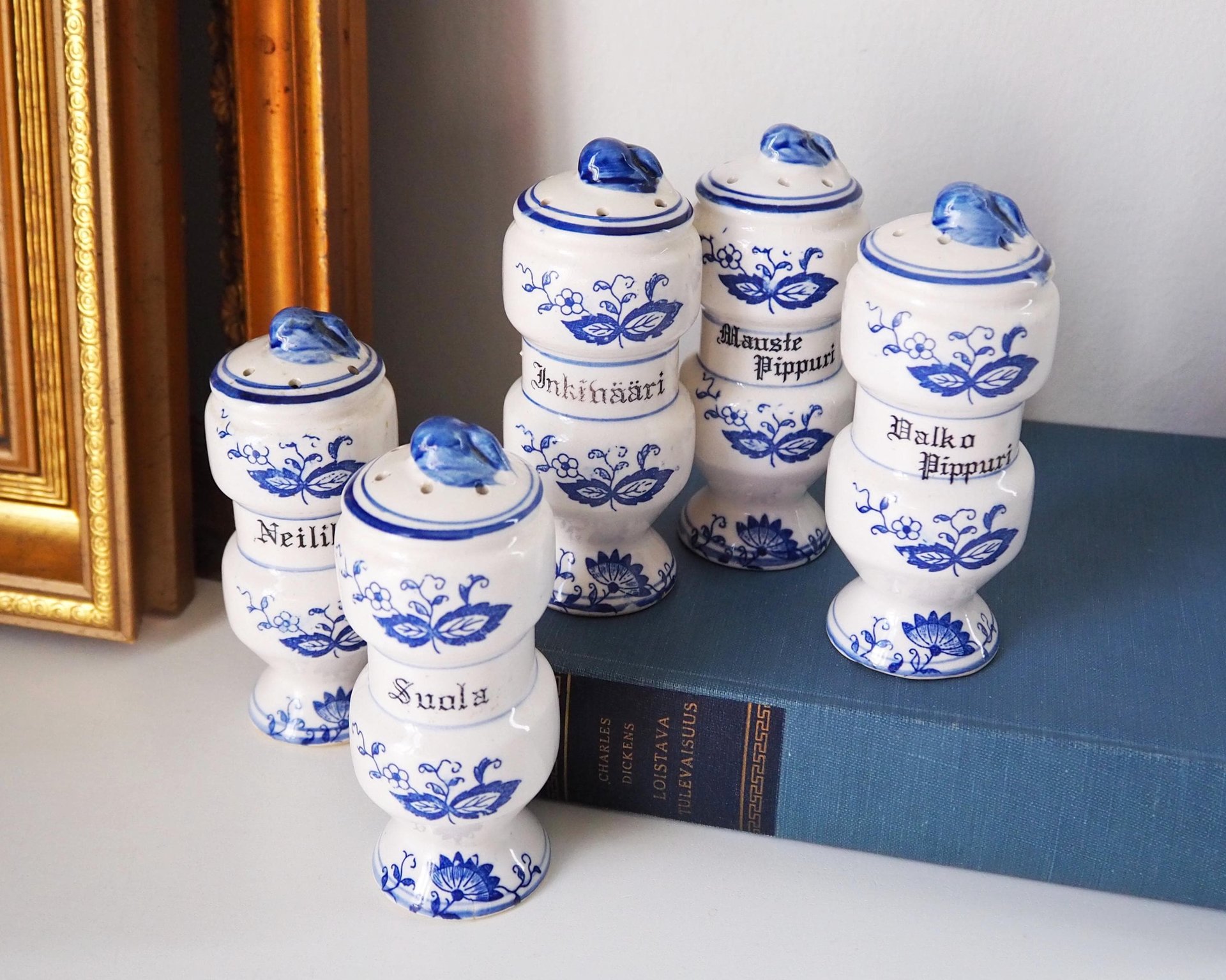 Set of five vintage ceramic spice jars | Blue Onion spice jars | Vintage ceramic spice jars | Blue and white spice jars | Made in Japan