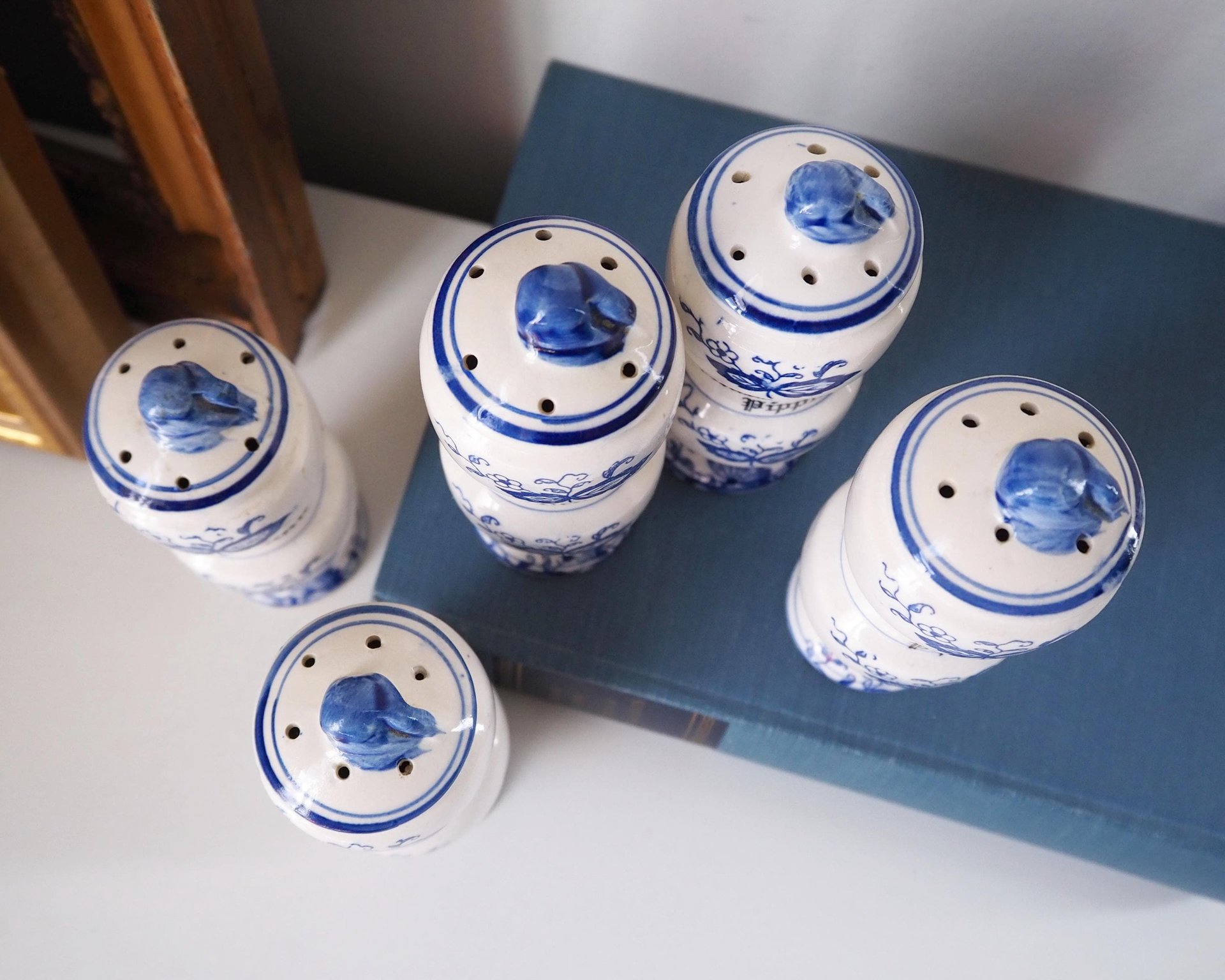 Set of five vintage ceramic spice jars | Blue Onion spice jars | Vintage ceramic spice jars | Blue and white spice jars | Made in Japan