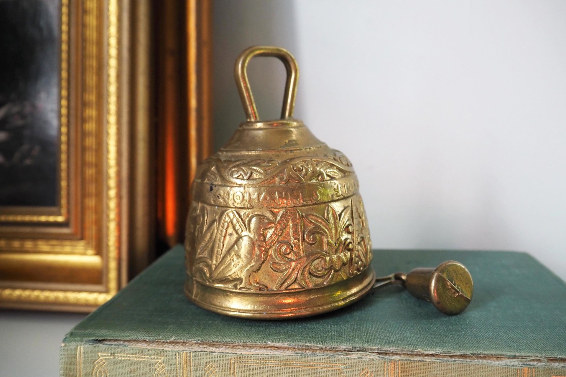 Vintage brass hanging bell | Brass hanging bell | Brass dinner bell | Vintage hanging bell | Vintage brass bell