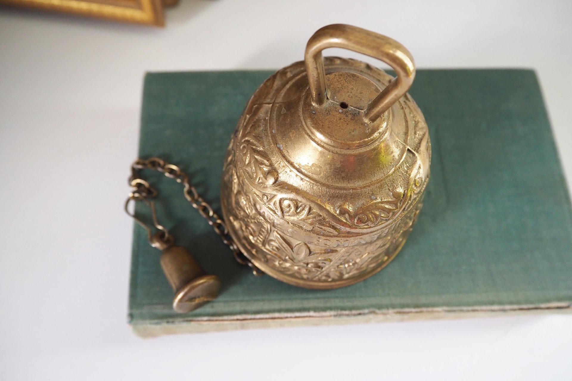Vintage brass hanging bell | Brass hanging bell | Brass dinner bell | Vintage hanging bell | Vintage brass bell