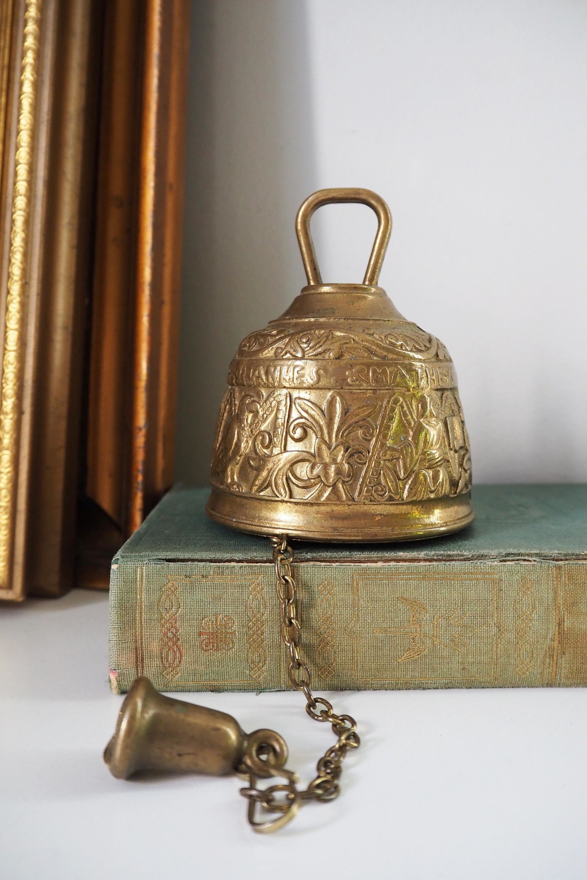 Vintage brass hanging bell | Brass hanging bell | Brass dinner bell | Vintage hanging bell | Vintage brass bell