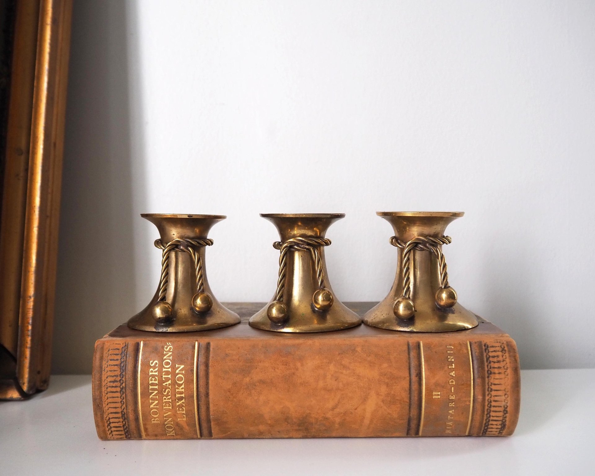 Set of three vintage brass candlestick holders | Matching candlestick holders | Vintage brass candle holders | Vintage candle holder set
