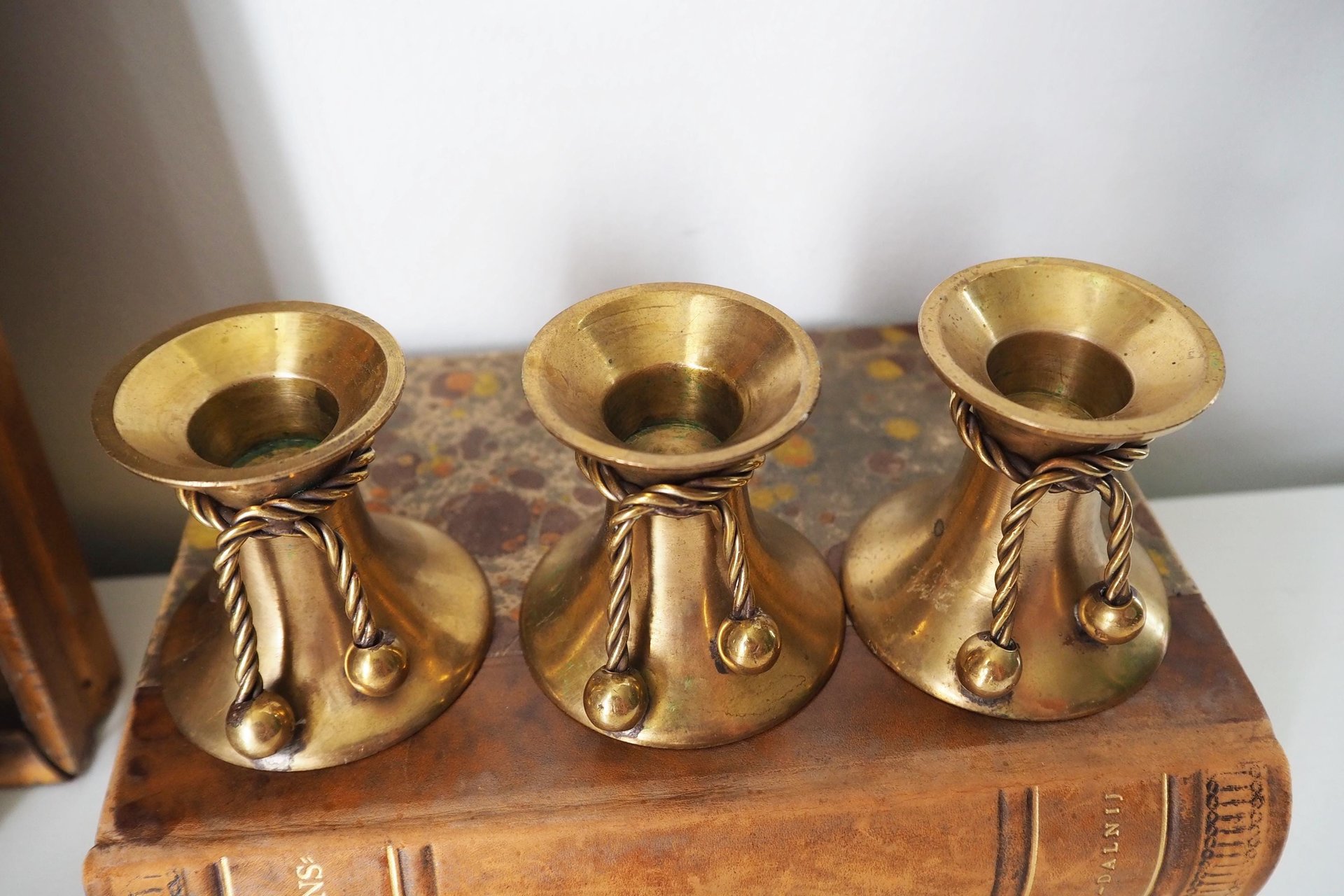 Set of three vintage brass candlestick holders | Matching candlestick holders | Vintage brass candle holders | Vintage candle holder set