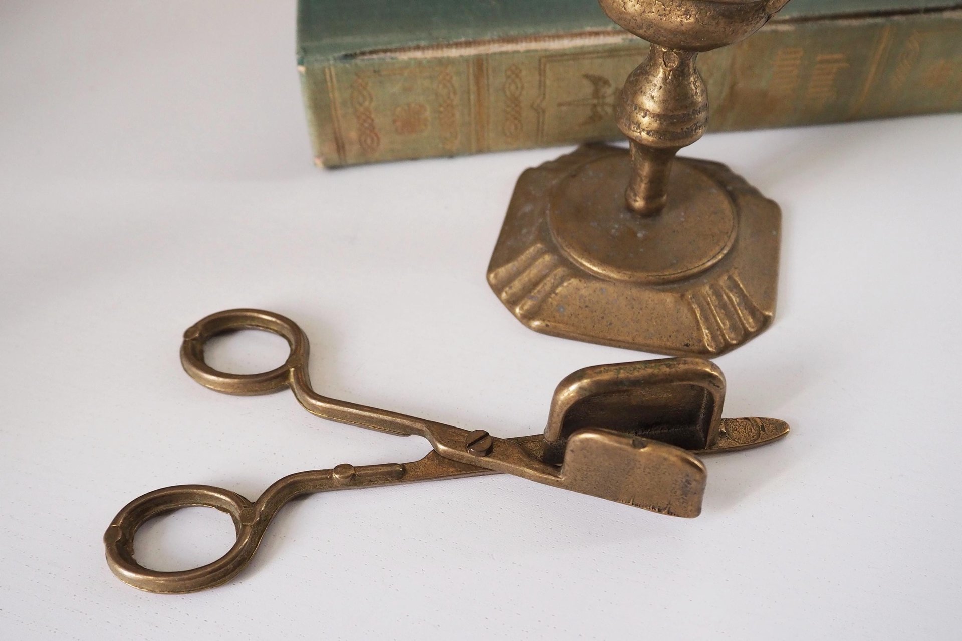 Vintage candle scissors | Brass candlewick scissors with stand | Brass candle scissors | Brass candle snuffer and trimmer