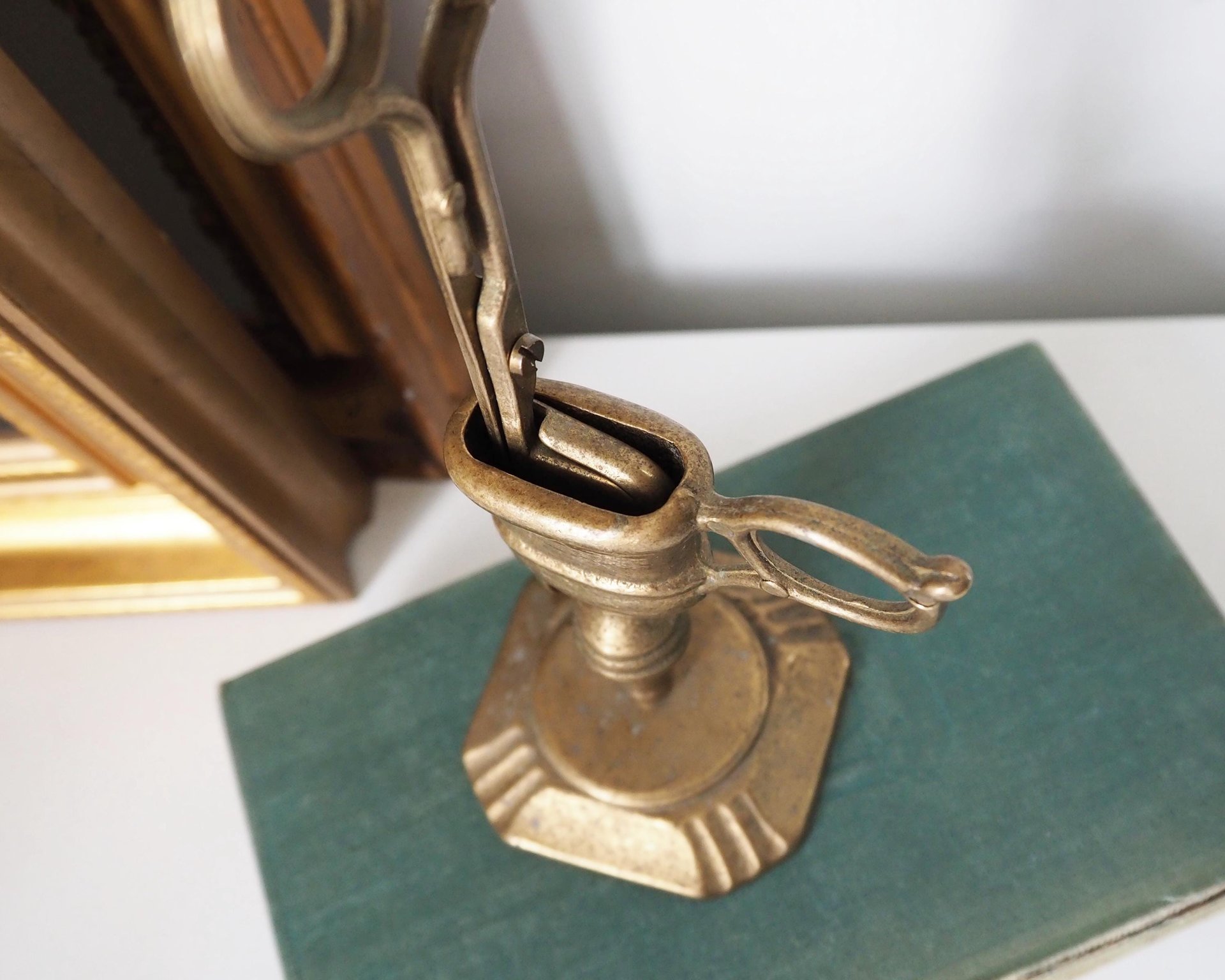 Vintage candle scissors | Brass candlewick scissors with stand | Brass candle scissors | Brass candle snuffer and trimmer