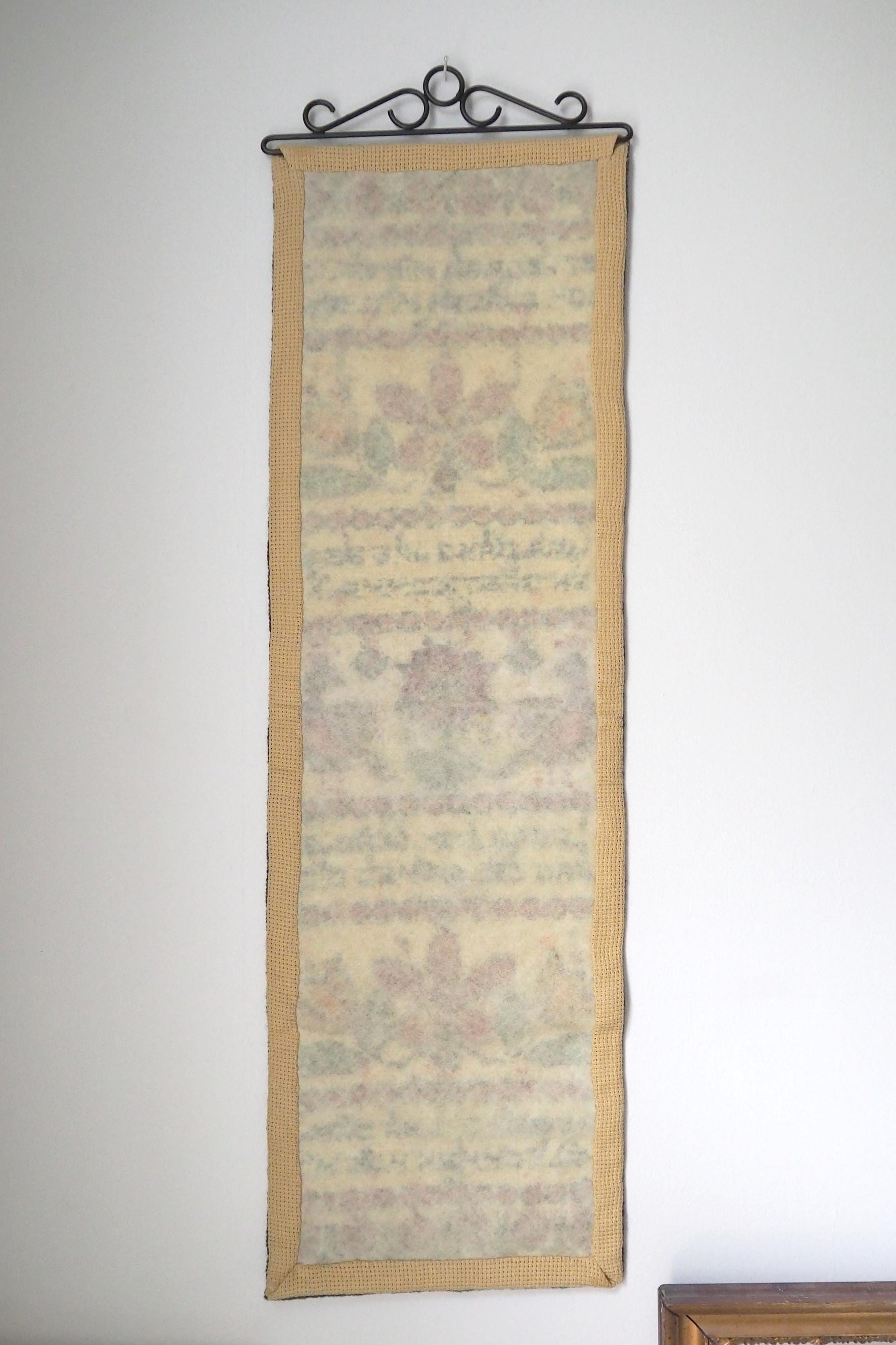 Vintage wall hanging | Scandinavian wall hanging | Swedish wall tapestry | Tvistsöm wall hanging | Wool embroidery | Welcome wall tapestry