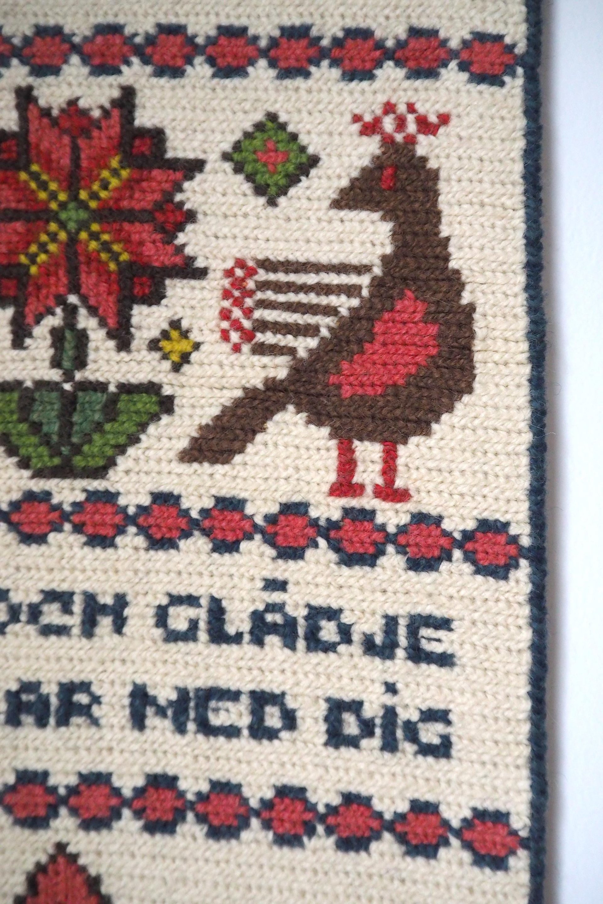 Vintage wall hanging | Scandinavian wall hanging | Swedish wall tapestry | Tvistsöm wall hanging | Wool embroidery | Welcome wall tapestry