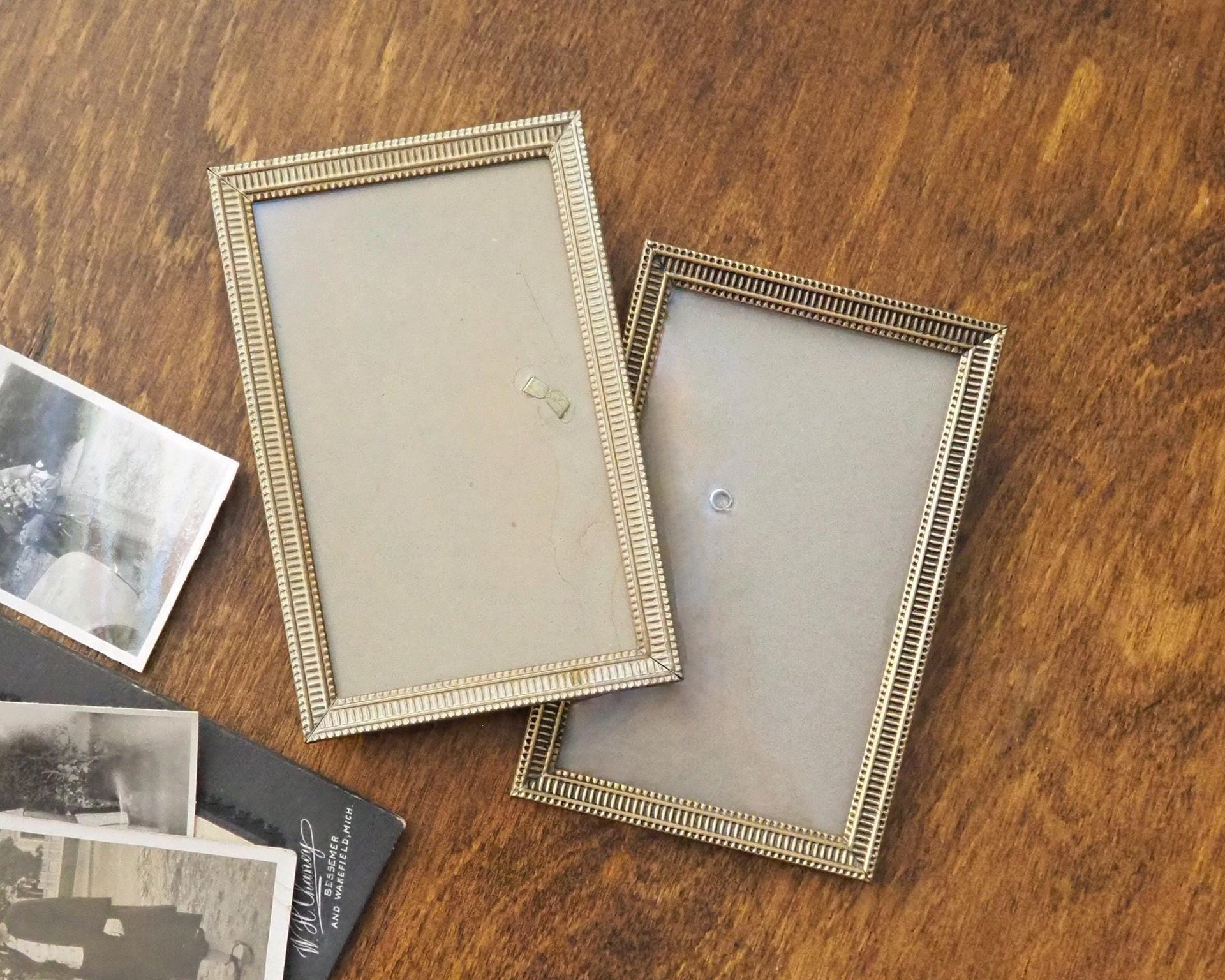 Set of two vintage brass photo frames | Brass photo frames 9x14 cm | Mismatched picture frames | Vintage brass picture frames