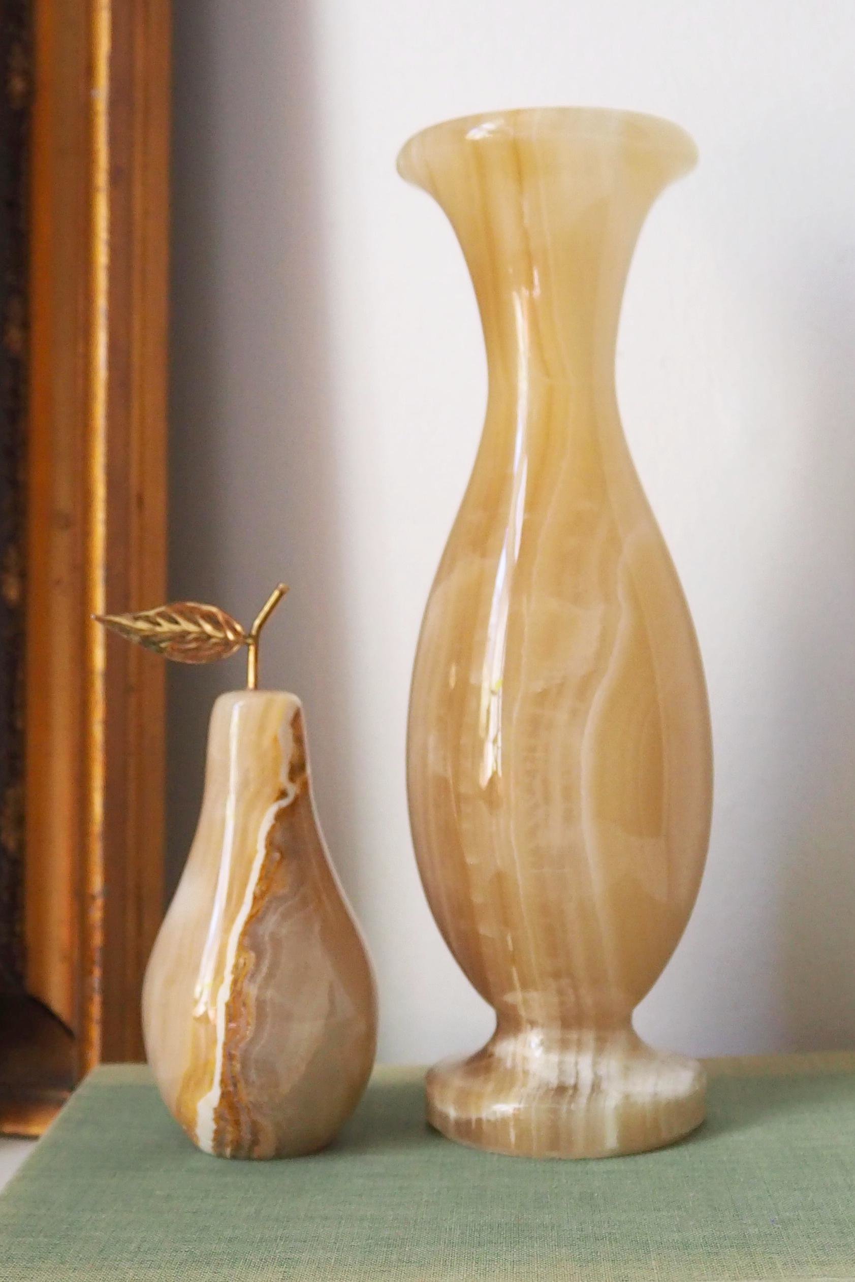 Vintage onyx marble home decor set | Onyx marble vase and pear | Vintage bud vase | Vintage single flower vase | Onyx marble home decor