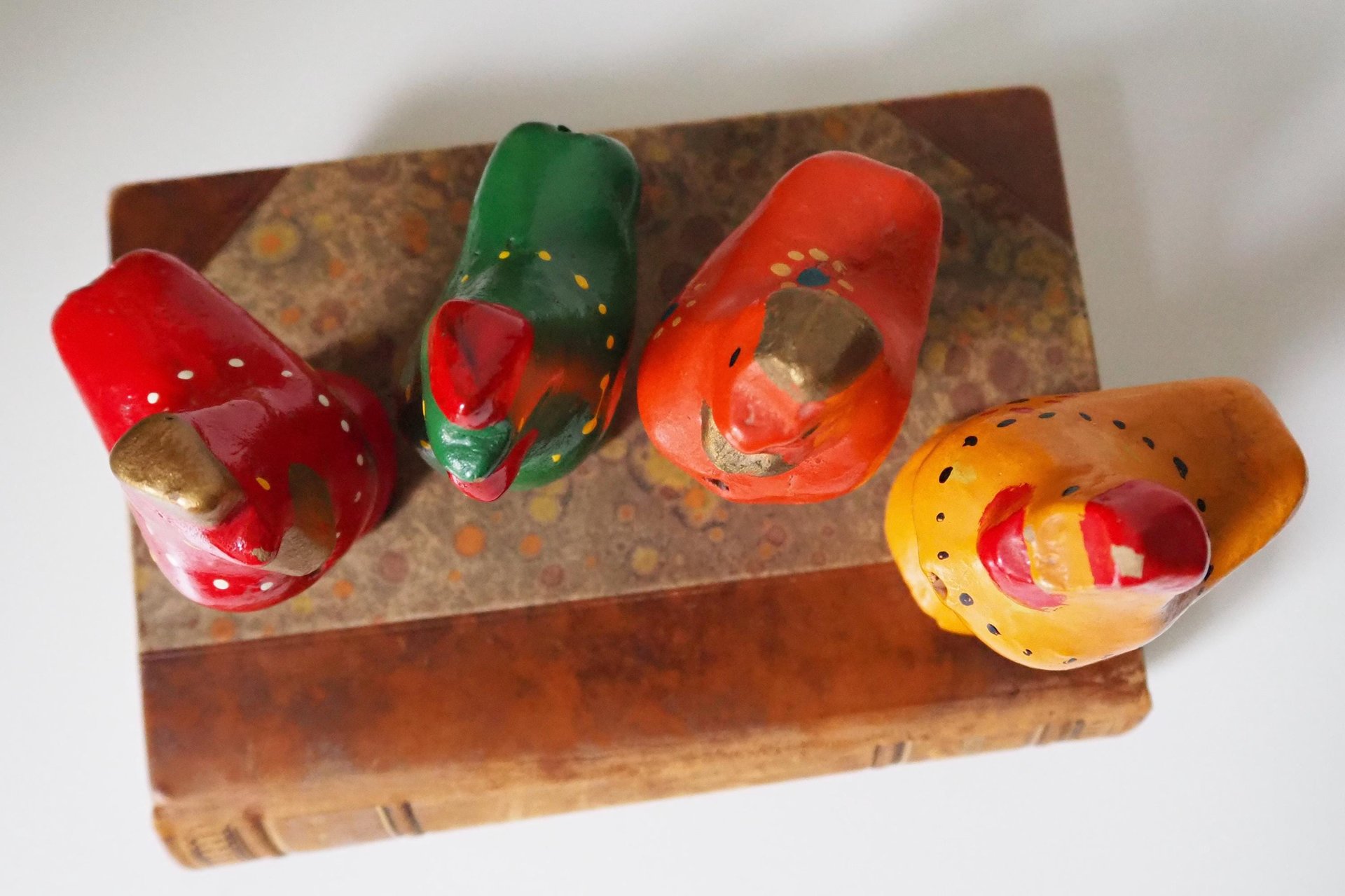 Vintage bird whistle set | Ceramic bird whistles | Retro bird whistles | Colourful bird whistles | Made in Finland | Finnish bird whistles