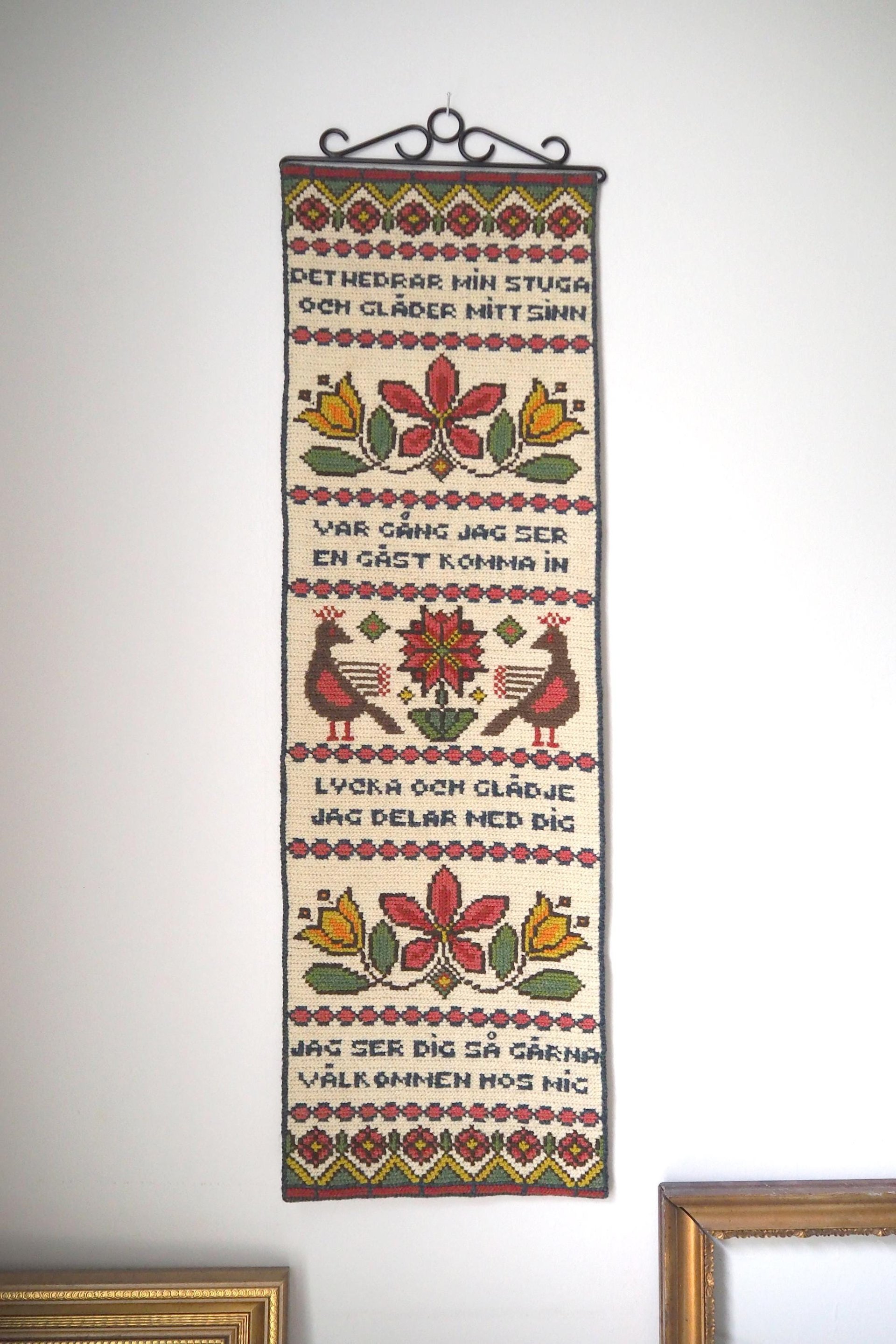 Vintage wall hanging | Scandinavian wall hanging | Swedish wall tapestry | Tvistsöm wall hanging | Wool embroidery | Welcome wall tapestry